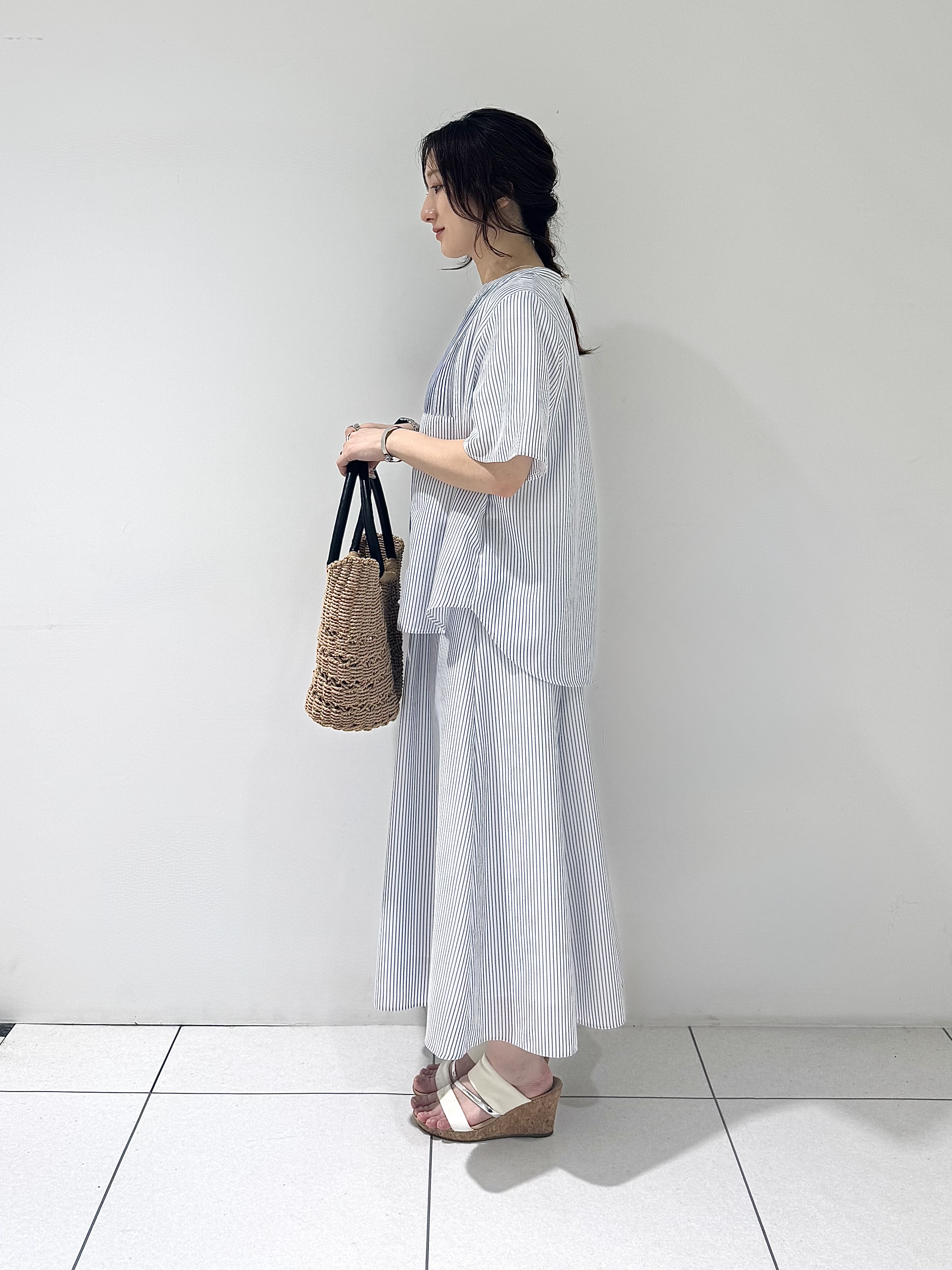 そんさんの「INDIVI｜【接触冷感/洗える】シアーシャンブレーピンタックブラウス」を使ったコーディネート