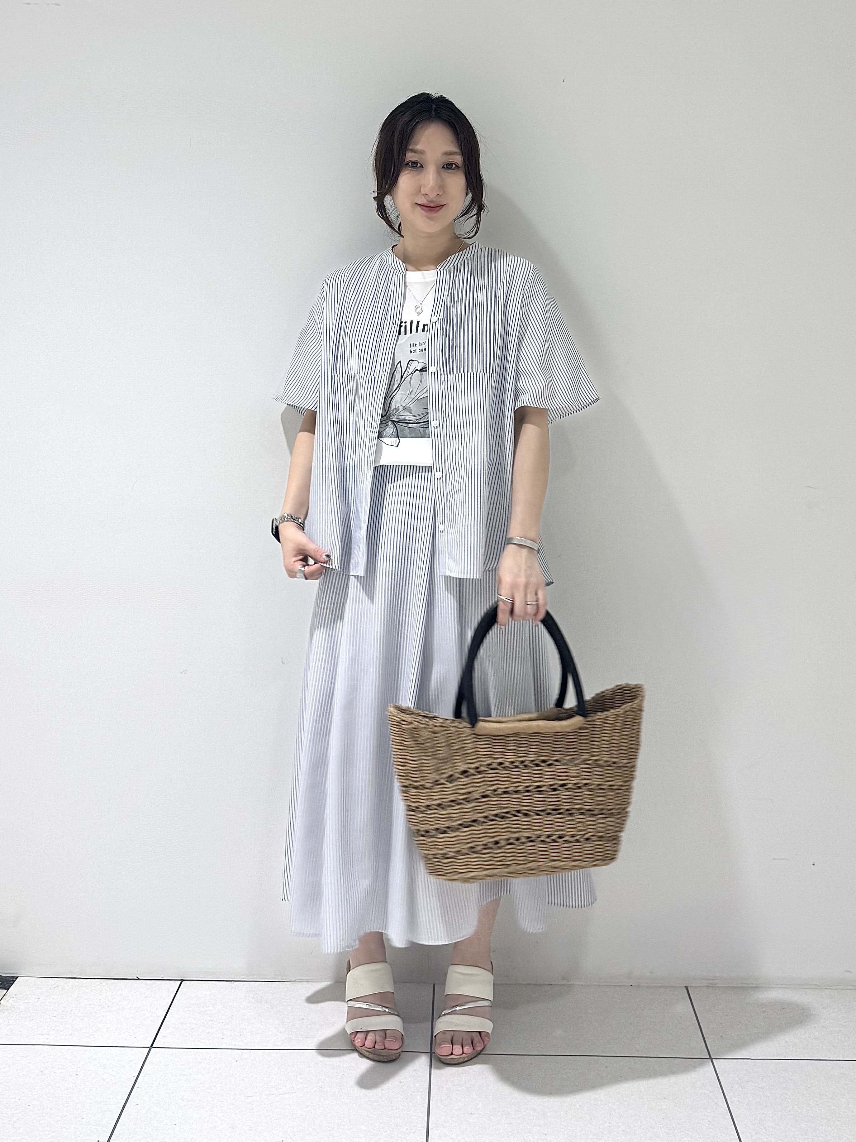 そんさんの「INDIVI｜【接触冷感/洗える】シアーシャンブレーピンタックブラウス」を使ったコーディネート