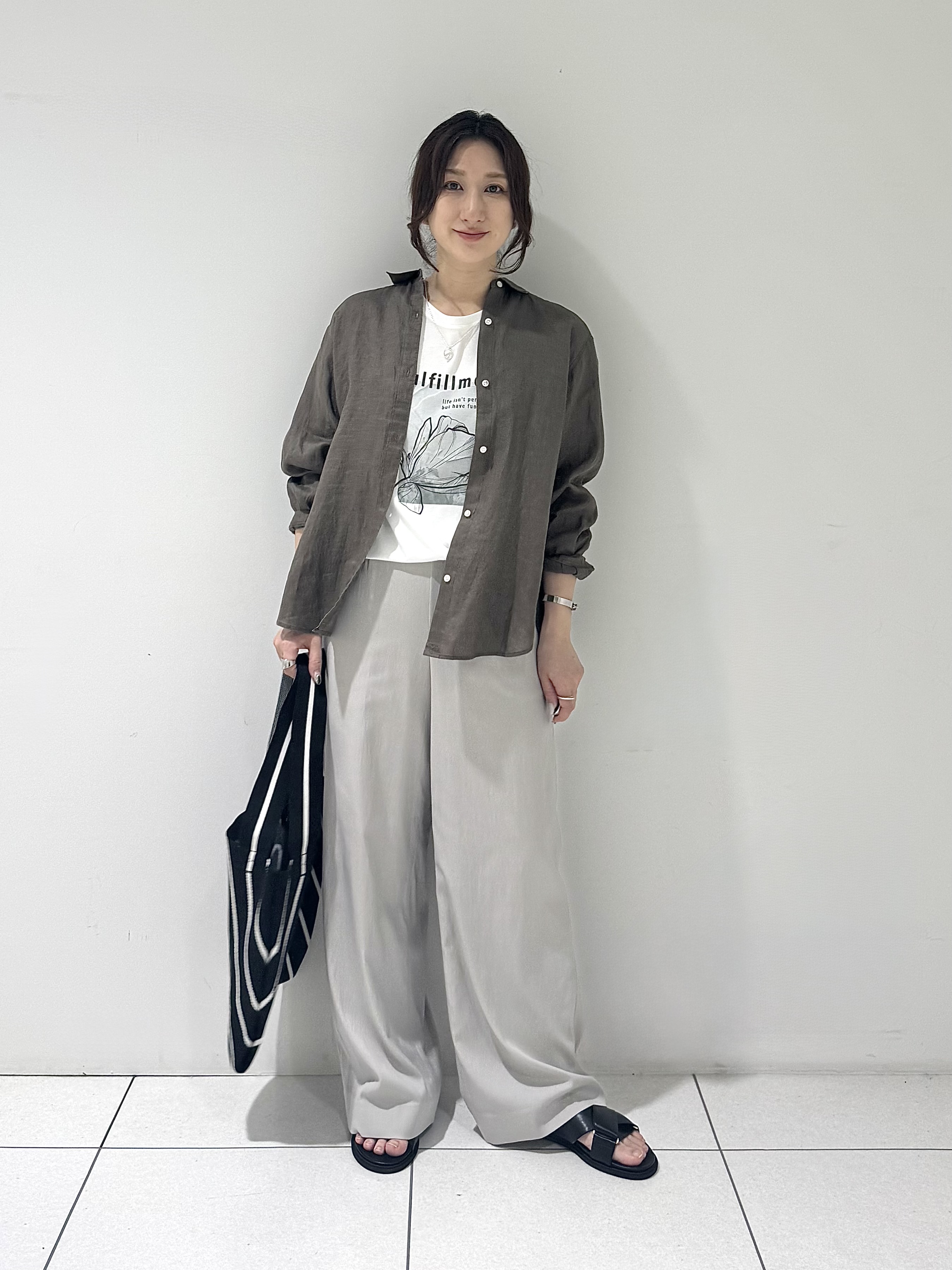 そんさんの「INDIVI｜【接触冷感／2WAY】カシュクールリネンシャツ」を使ったコーディネート