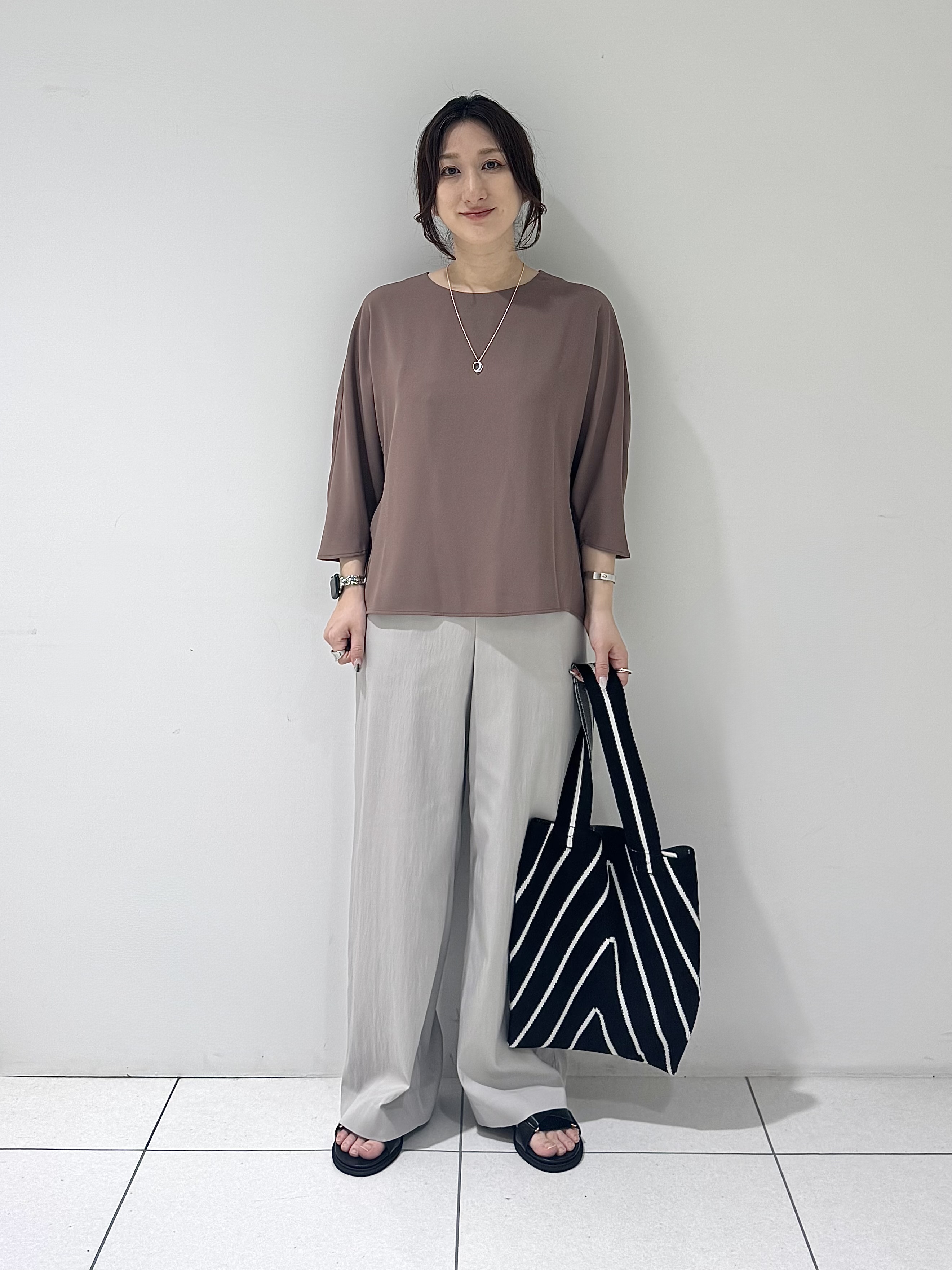 そんさんの「INDIVI｜【さらに軽く軽快！／着る日傘】ドルマントップス」を使ったコーディネート
