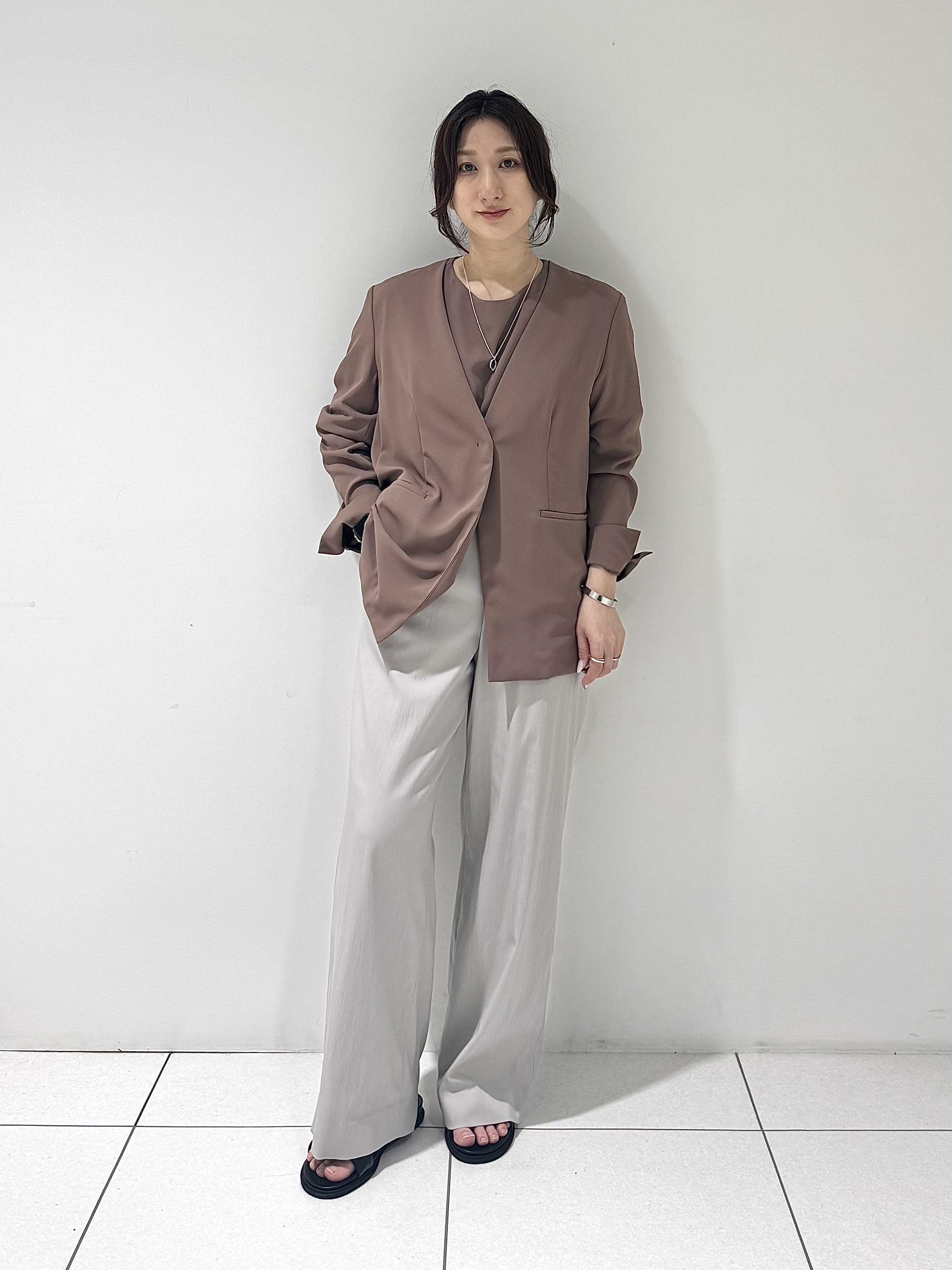 そんさんの「INDIVI｜【さらに軽く軽快！／着る日傘】ノーカラージャケット」を使ったコーディネート