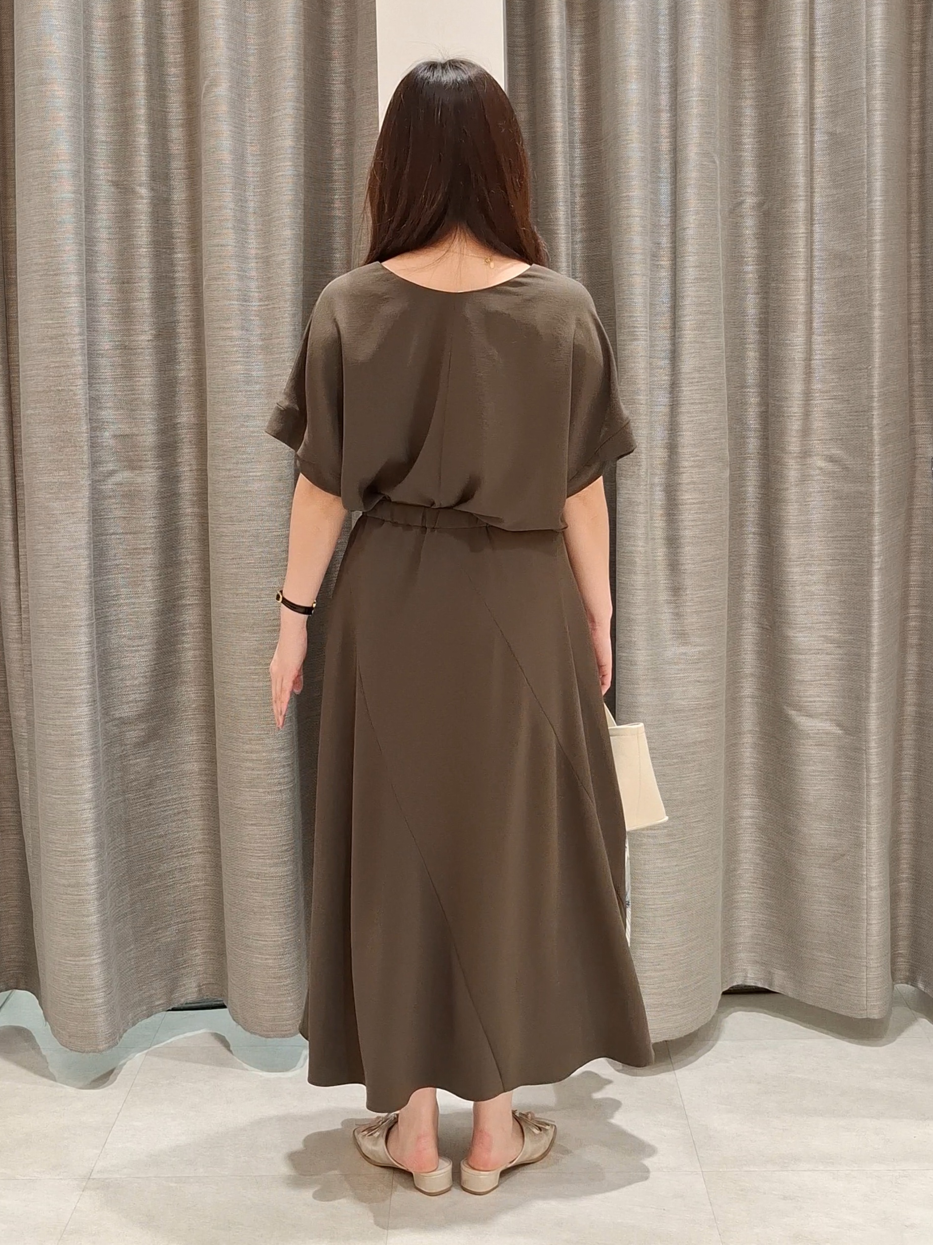 YuKaRiさんの「UNTITLED｜【前後2WAY/はっ水/セットアップ可】リラクシーフレンチスリーブブラウス」を使ったコーディネート