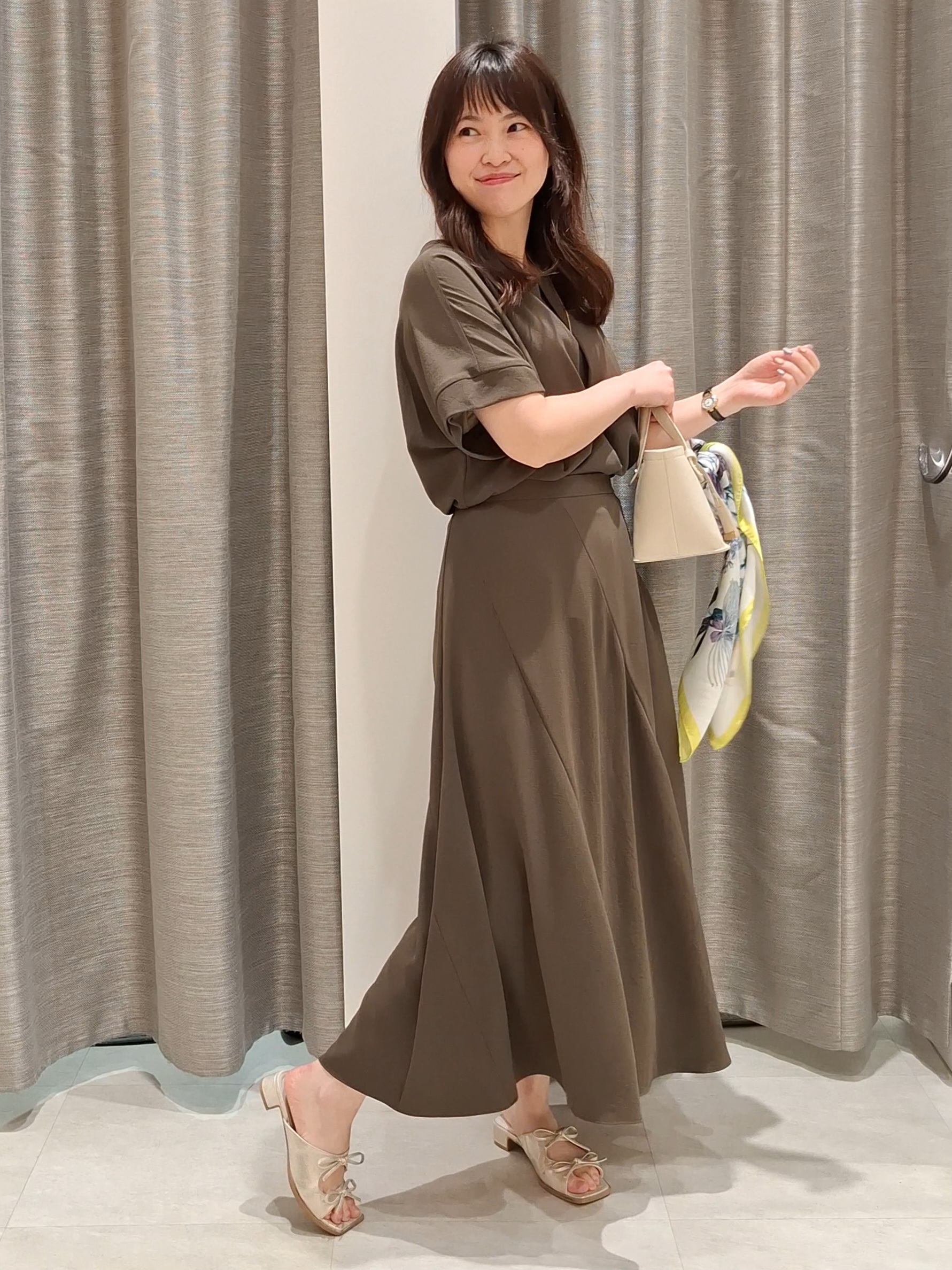 YuKaRiさんの「UNTITLED｜【前後2WAY/はっ水/セットアップ可】リラクシーフレンチスリーブブラウス」を使ったコーディネート