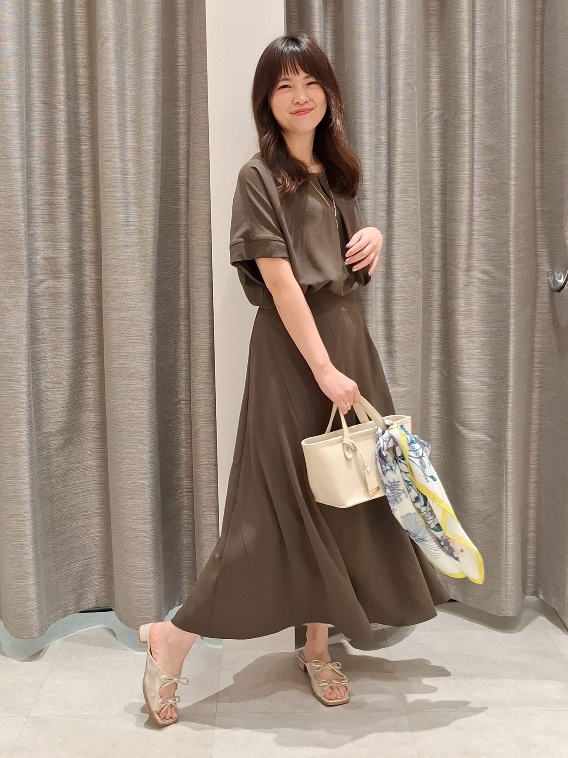YuKaRiさんの「UNTITLED｜【前後2WAY/はっ水/セットアップ可】リラクシーフレンチスリーブブラウス」を使ったコーディネート