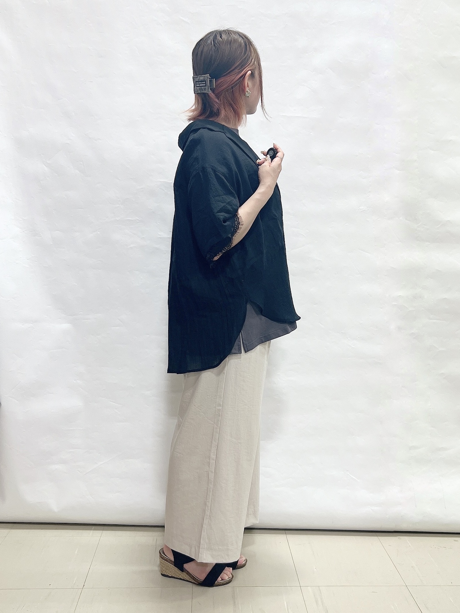 YUIさんの「SHOO･LA･RUE｜【S-LL】ナチュラルに決まる 半袖シアーシャツジャケット」を使ったコーディネート