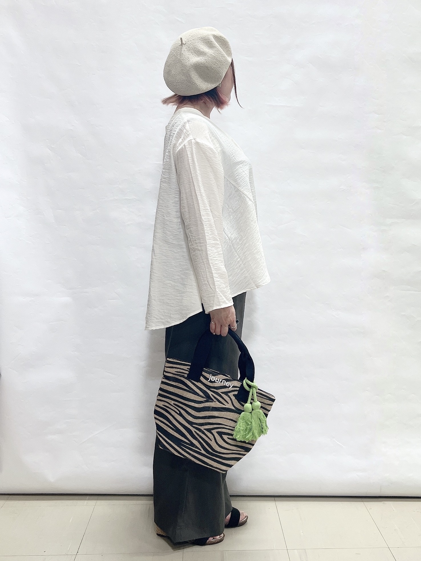 YUIさんの「SHOO･LA･RUE｜【洗濯機可/S-LL】お顔周りすっきり 大人のシアーシャツカーディガン」を使ったコーディネート