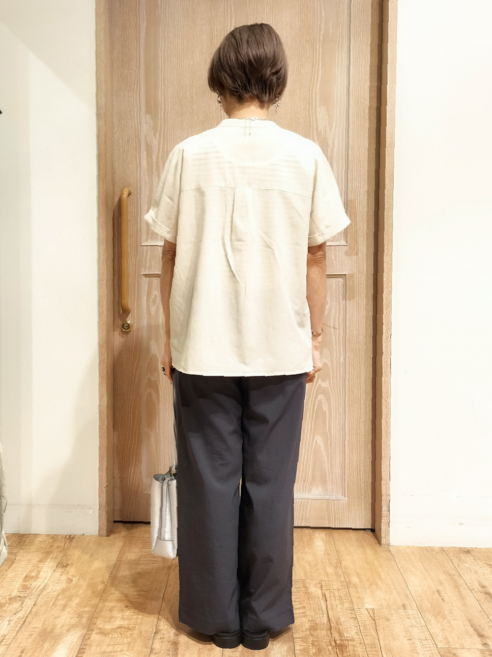 YUKIさんの「SHOO･LA･RUE｜【さらり快適/洗濯機可/S-LL】風が通り抜ける 半袖バンドカラーシアーシャツ」を使ったコーディネート