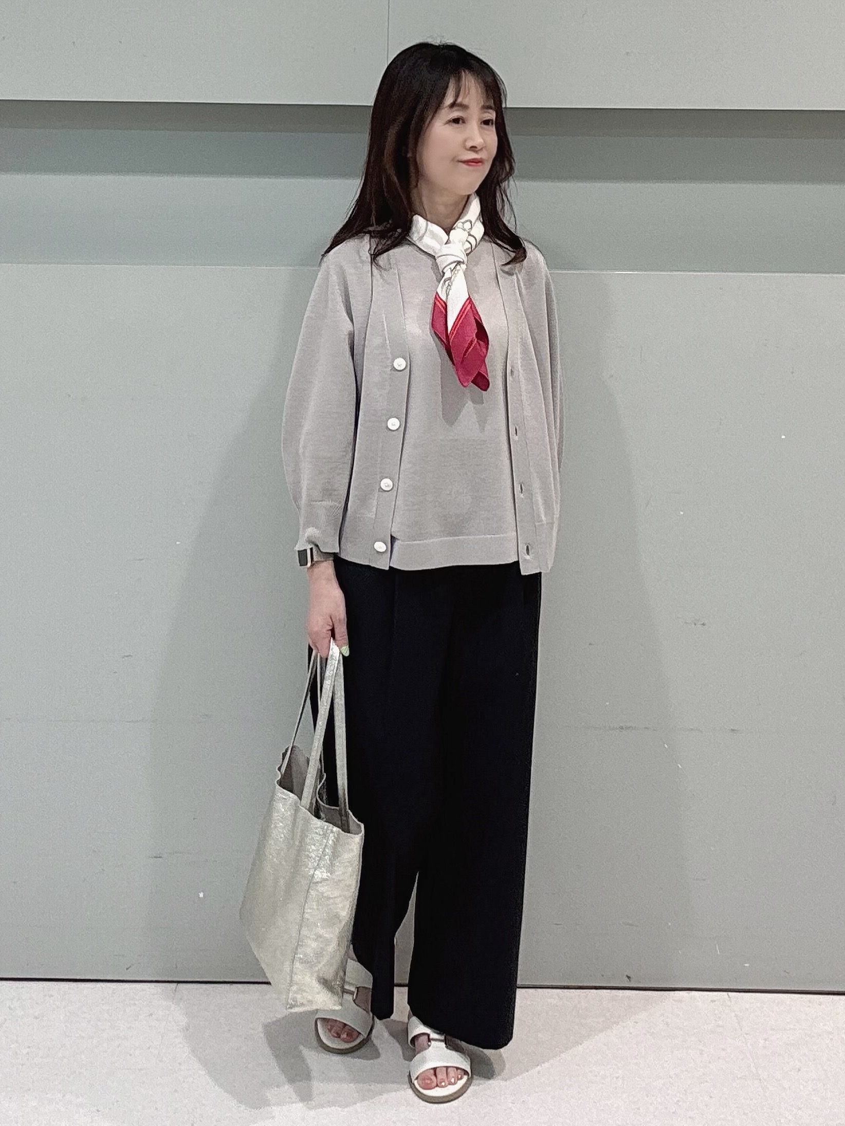 makiさんの「UNTITLED｜【アンサンブル可/シアー】リネンエステルカーディガン」を使ったコーディネート