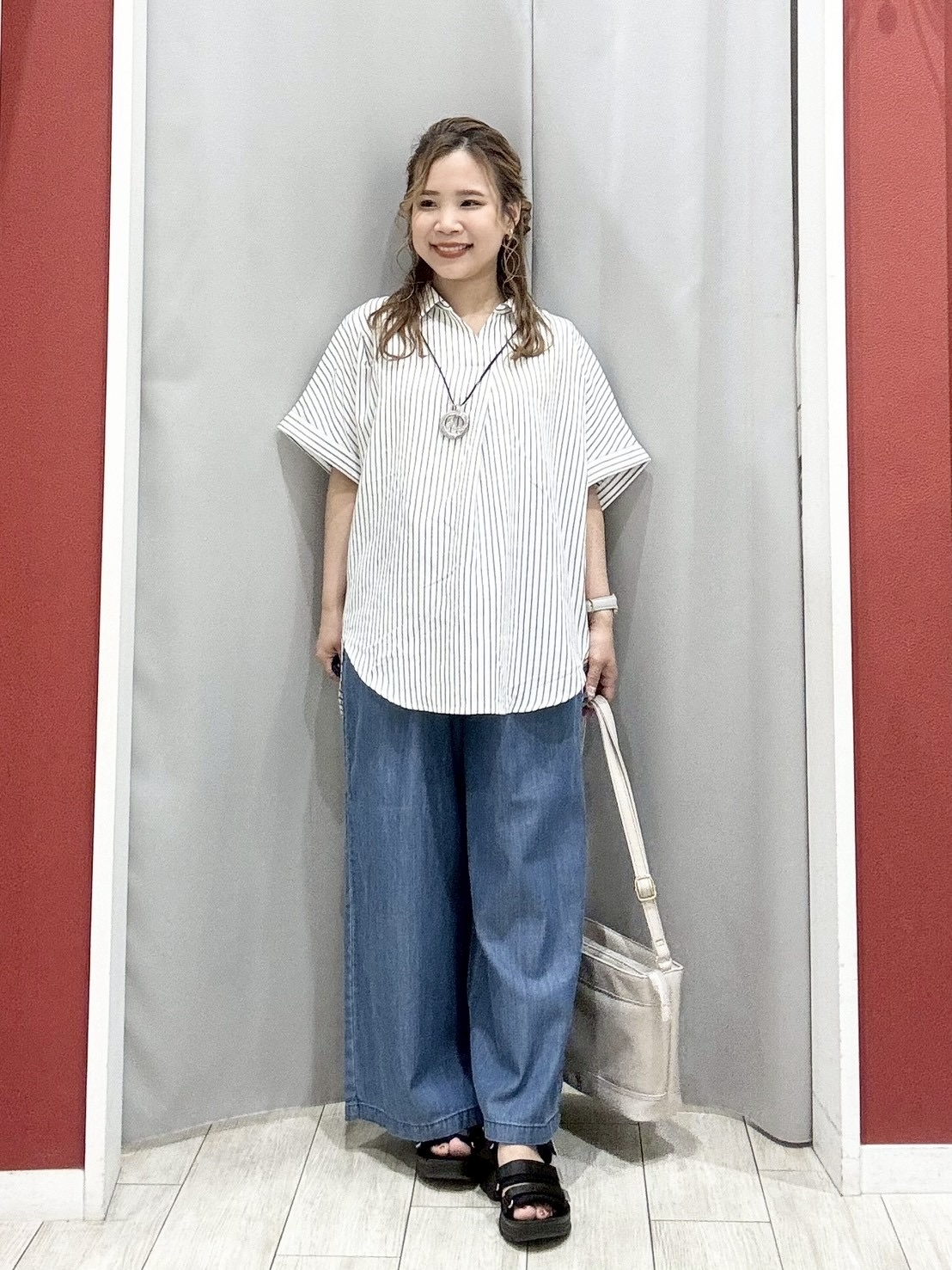shioさんの「SHOO･LA･RUE｜【ひんやり/UV】インせず着られる フレンチリネンスキッパーシャツ」を使ったコーディネート