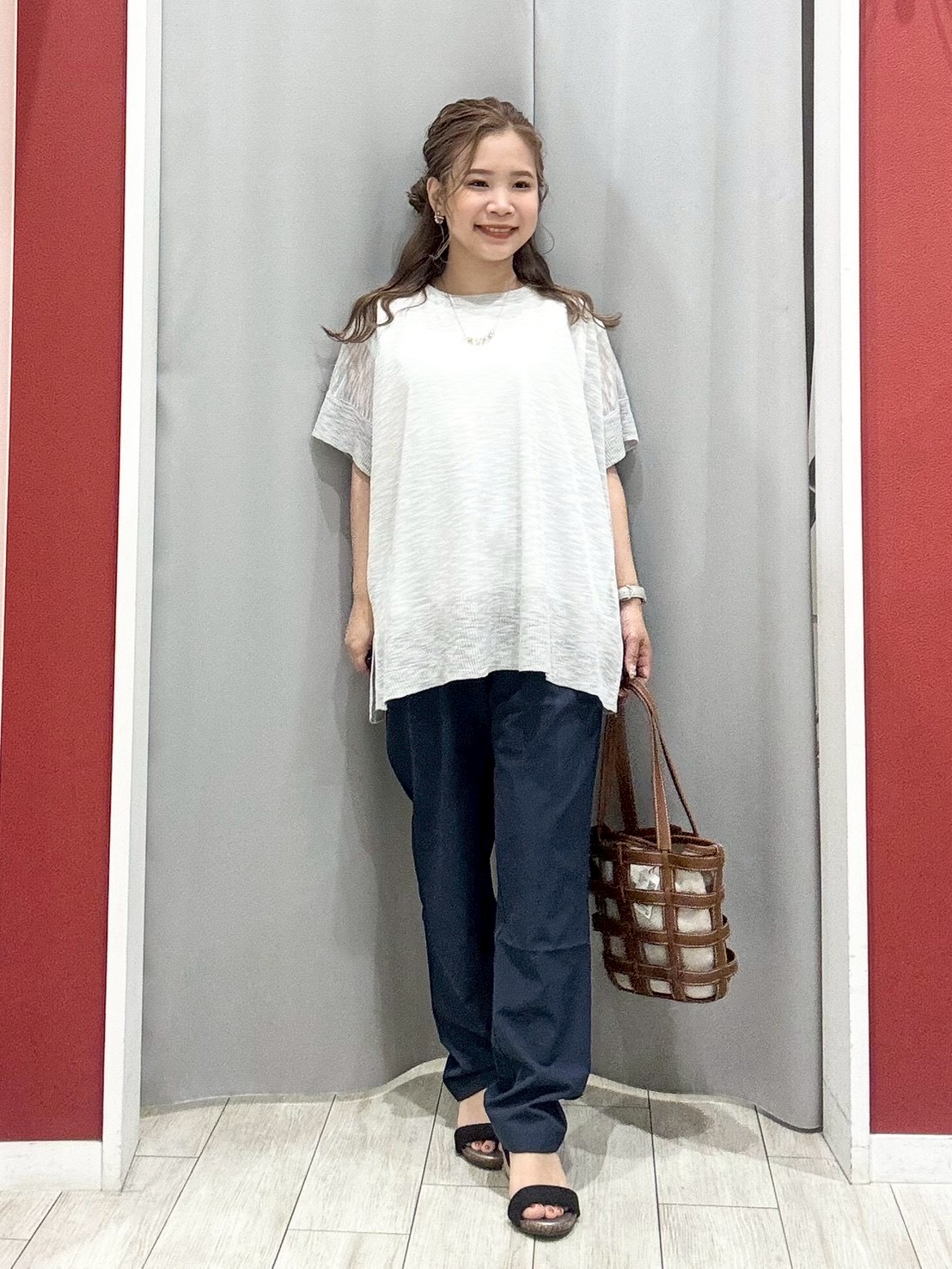 shioさんの「SHOO･LA･RUE｜【2点セット/S-LL/体型カバー】大人のこなれレイヤード シアーニット+タンクトップ」を使ったコーディネート