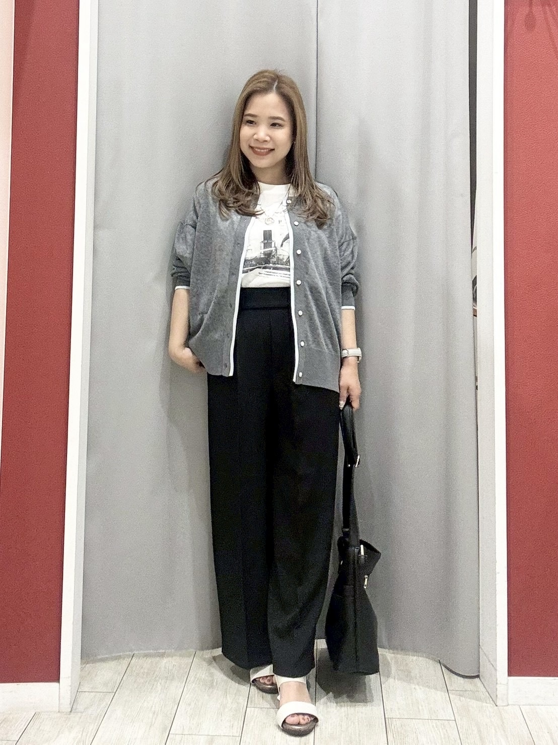 shioさんの「SHOO･LA･RUE｜【S-LL/洗濯機可】1枚でこなれ見え 配色シアーカーディガン」を使ったコーディネート