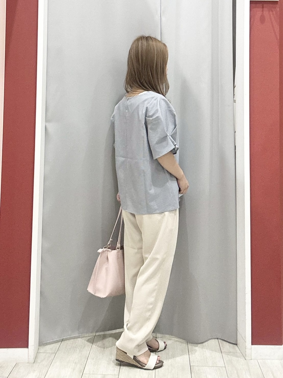 shioさんの「SHOO･LA･RUE｜【洗濯後しわになりにくい/UV/S-LL】二の腕隠れる 吸水速乾お袖タックブラウス」を使ったコーディネート