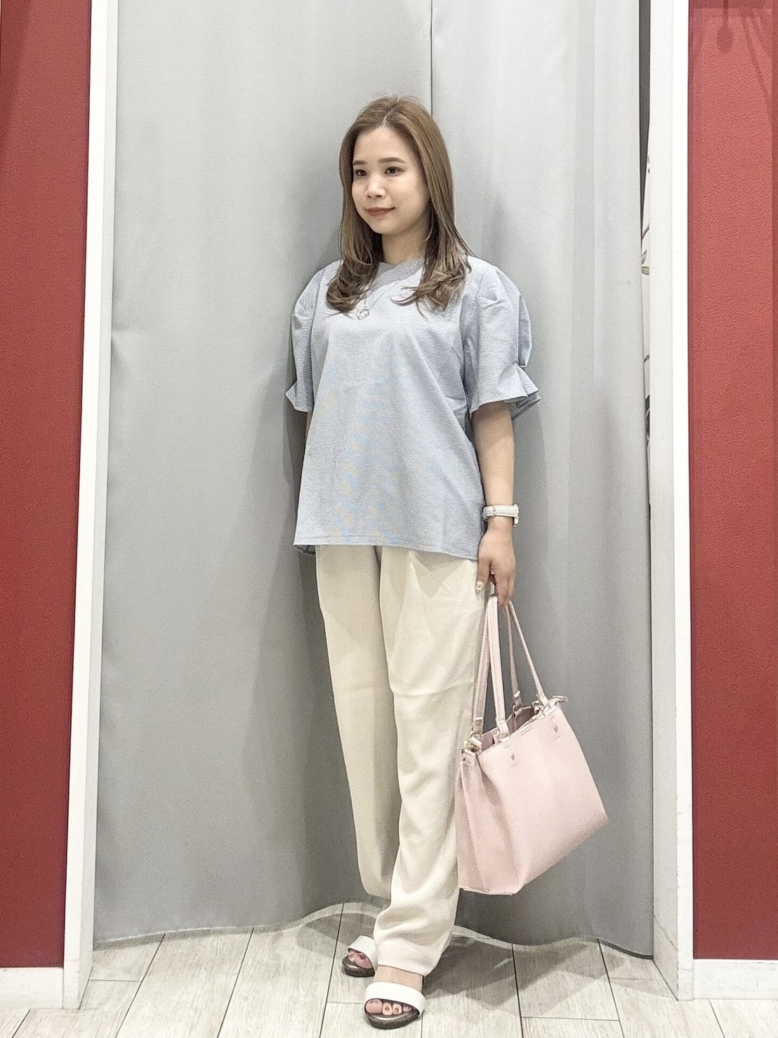 shioさんの「SHOO･LA･RUE｜【洗濯後しわになりにくい/UV/S-LL】二の腕隠れる 吸水速乾お袖タックブラウス」を使ったコーディネート
