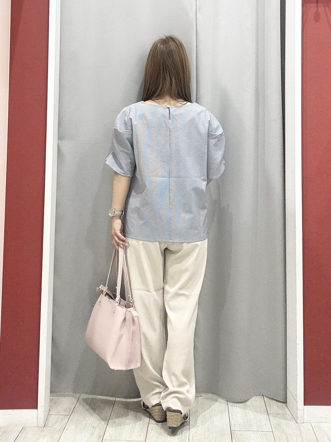 shioさんの「SHOO･LA･RUE｜【洗濯後しわになりにくい/UV/S-LL】二の腕隠れる 吸水速乾お袖タックブラウス」を使ったコーディネート