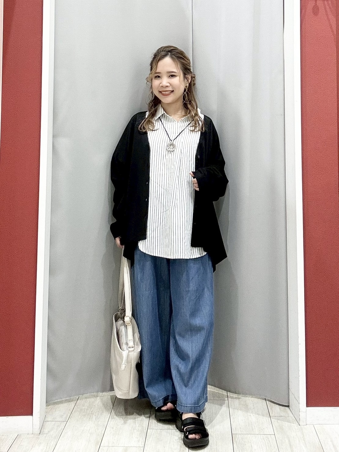 shioさんの「SHOO･LA･RUE｜【ひんやり/洗濯後しわになりにくい/S-LL】コーデの主役になる レース付きブラウス」を使ったコーディネート