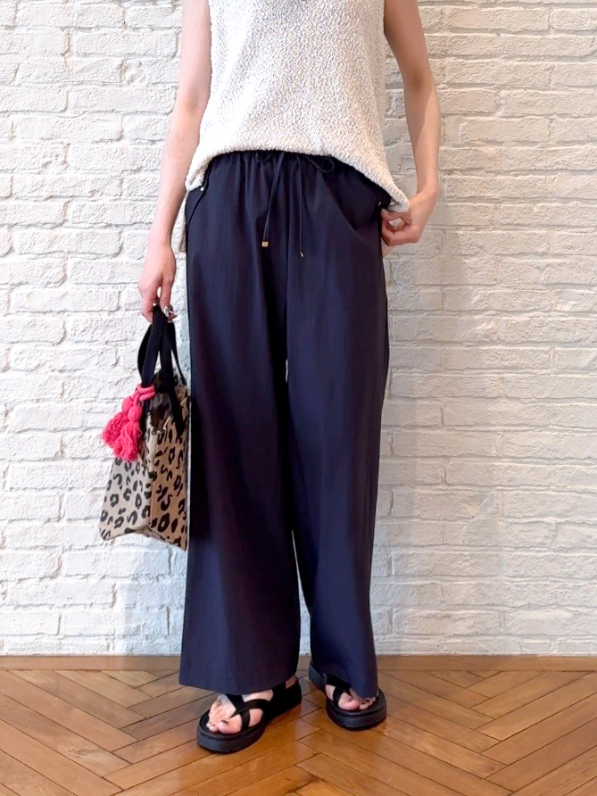 𝐜𝐡𝐢𝐤𝐚さんの「SHOO･LA･RUE｜【2点セット/S-LL】ニットベスト＆ロゴTシャツSET」を使ったコーディネート