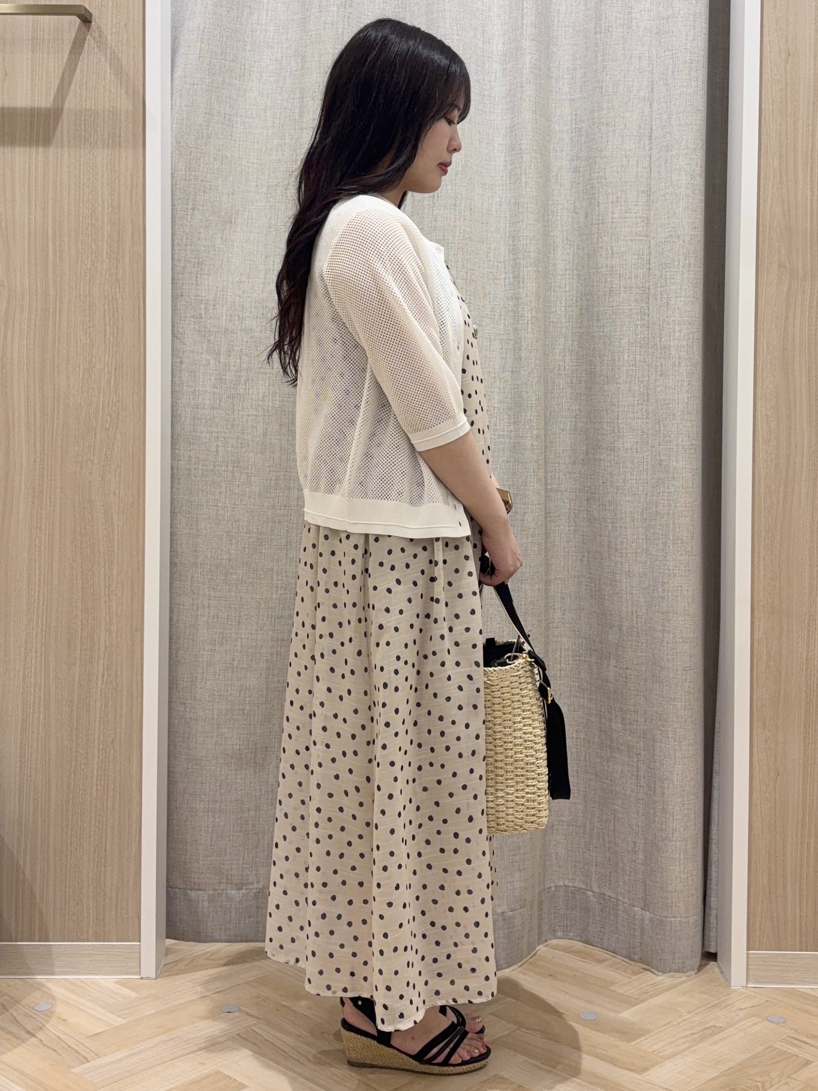minamiさんの「grove｜【貴島明日香さん着用・洗える】透けない、大人のメッシュカーディガン」を使ったコーディネート