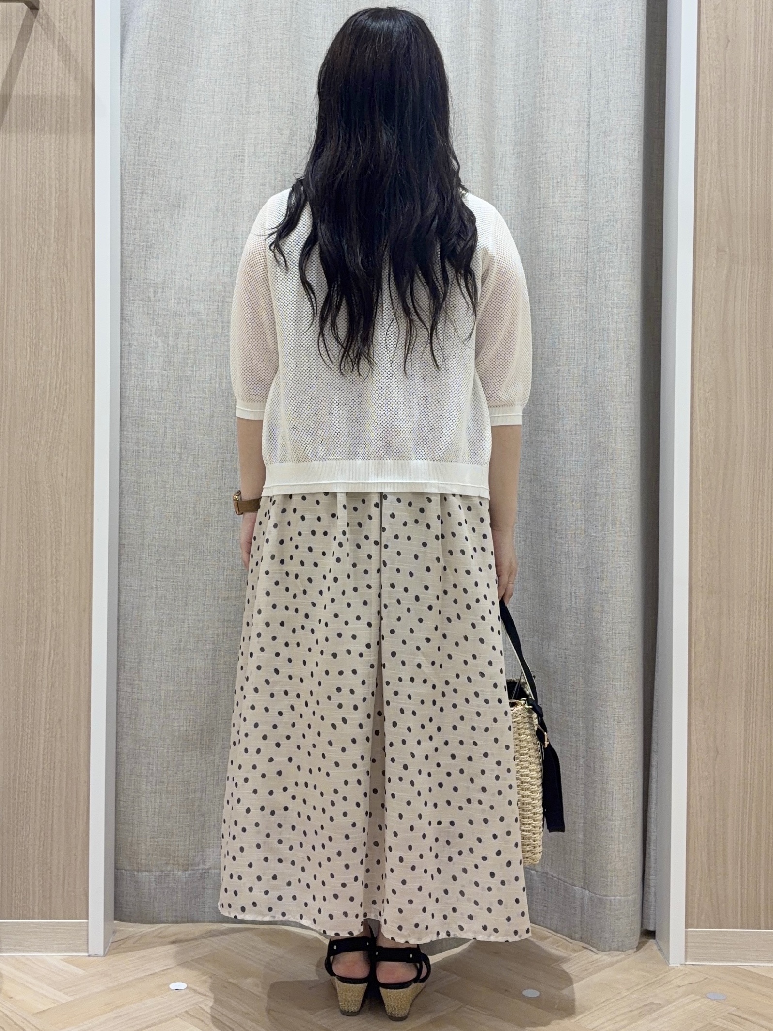 minamiさんの「grove｜【貴島明日香さん着用・洗える】透けない、大人のメッシュカーディガン」を使ったコーディネート