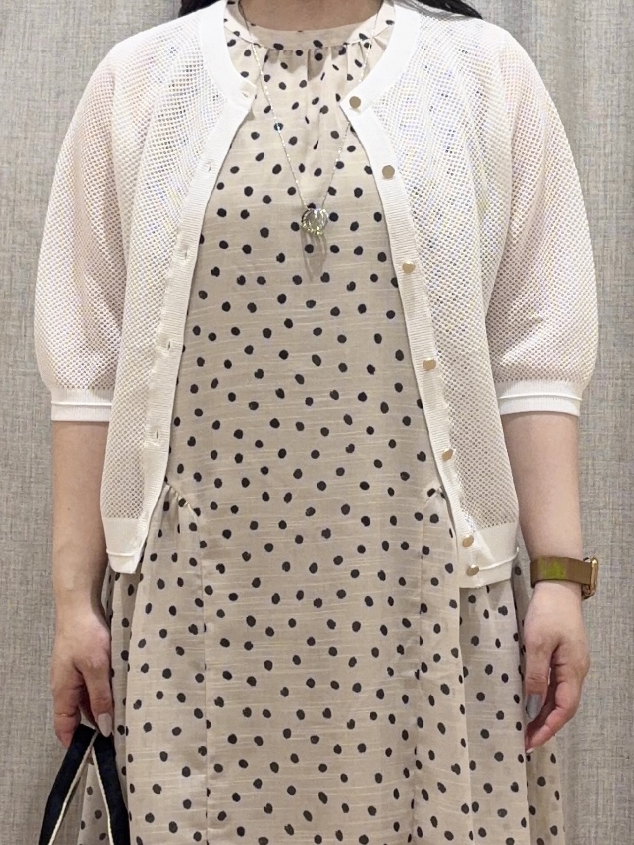 minamiさんの「grove｜【貴島明日香さん着用・洗える】透けない、大人のメッシュカーディガン」を使ったコーディネート