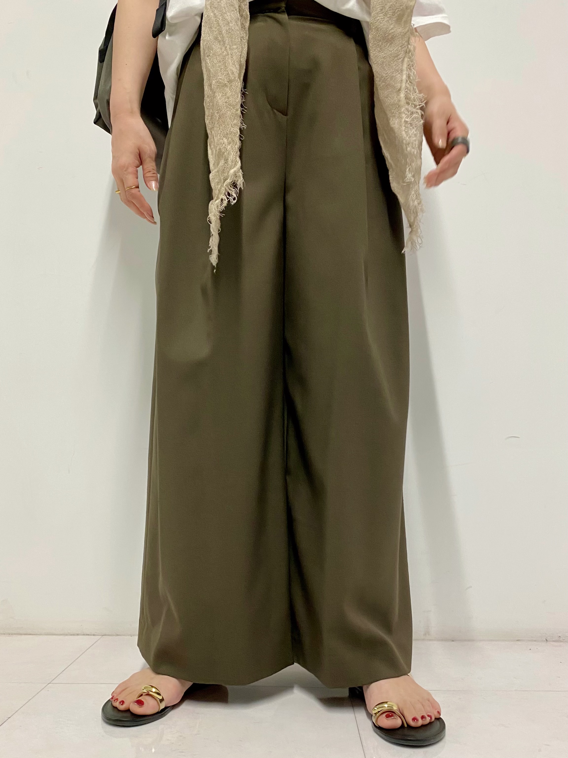 Sawaguchiさんの「DRESSTERIOR｜MADRAS（マドラス）薄手大判ストール」を使ったコーディネート