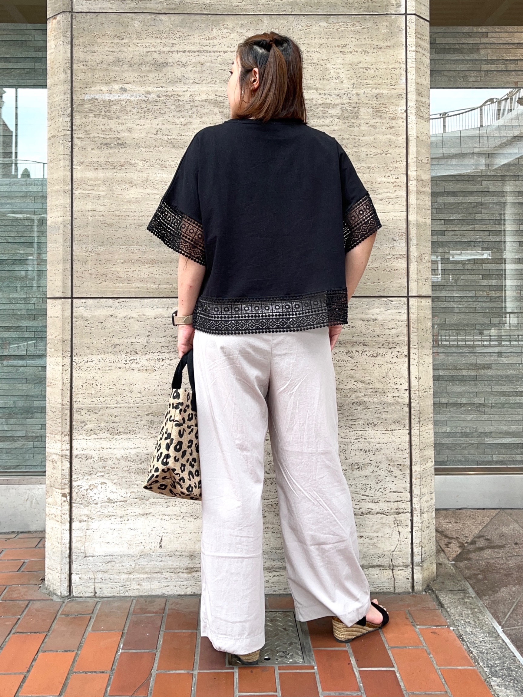 harusakuさんの「SHOO･LA･RUE｜【洗濯機可/ひんやり/体型カバー/S-LL】レース使いがポイント デザインTシャツ」を使ったコーディネート