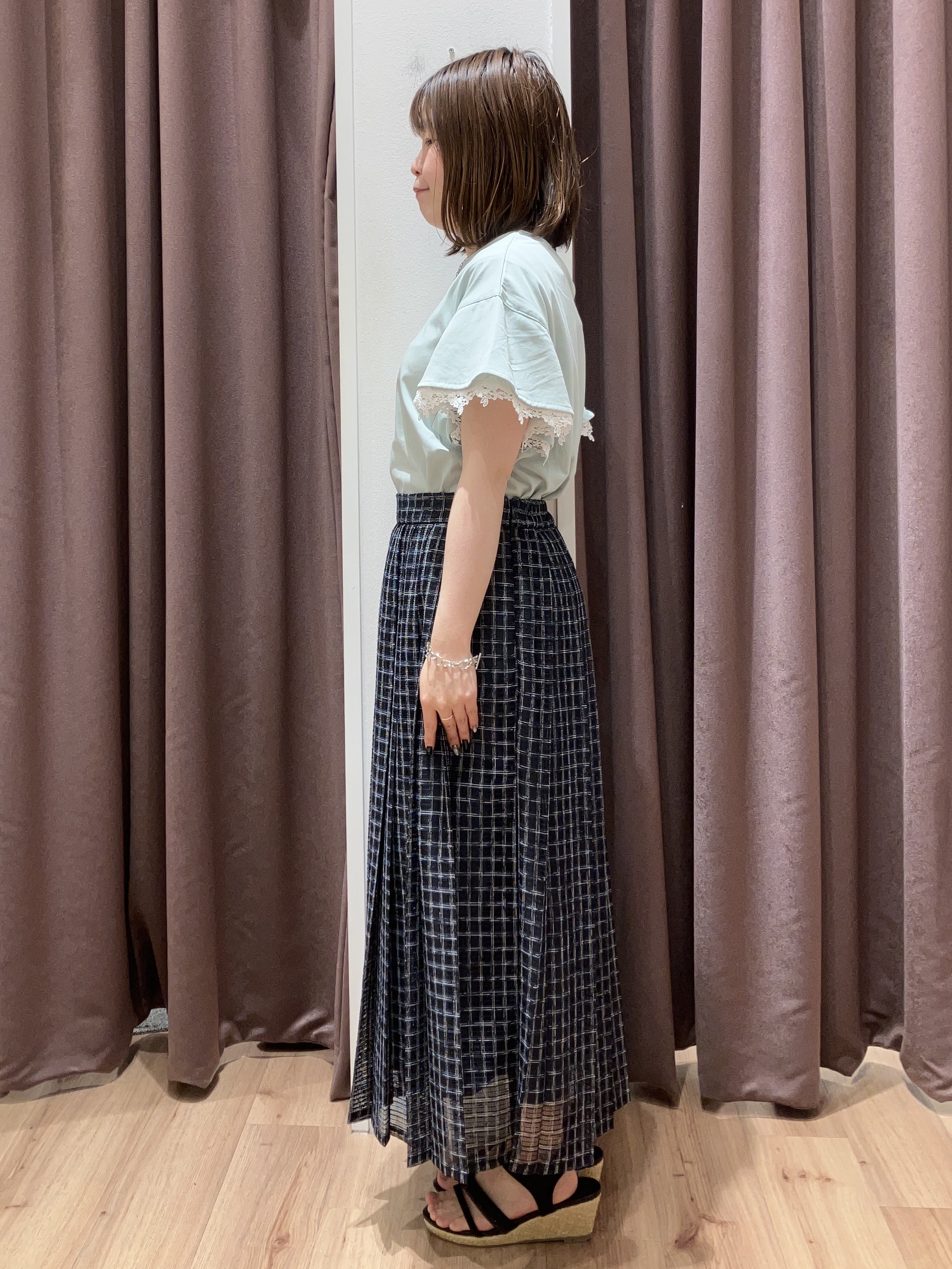 みちゃさんの「grove｜【二の腕カバー、UV/ひんやり】涼しく華やかに、レースレイヤードスリーブTシャツ」を使ったコーディネート