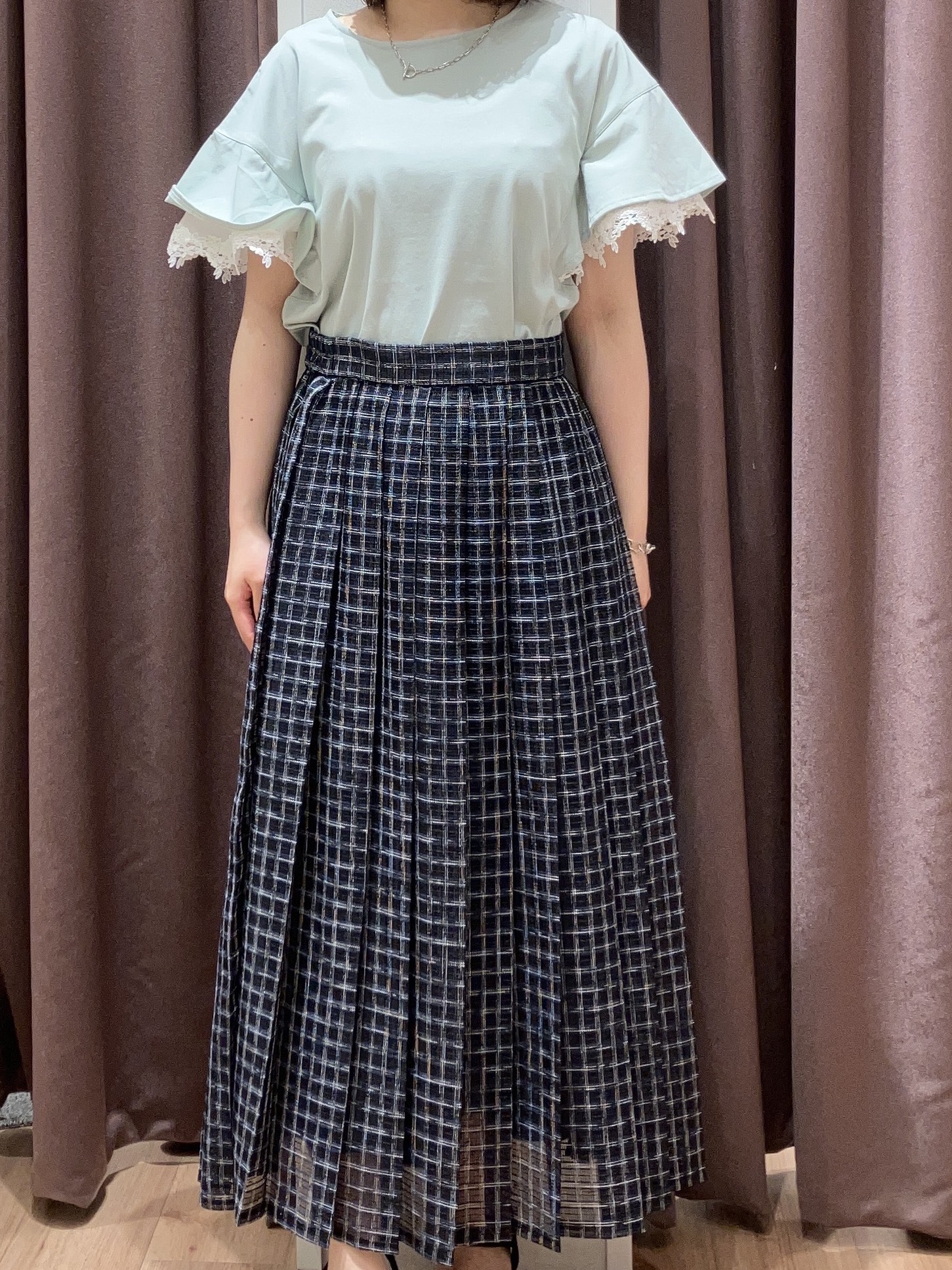 みちゃさんの「grove｜【二の腕カバー、UV/ひんやり】涼しく華やかに、レースレイヤードスリーブTシャツ」を使ったコーディネート