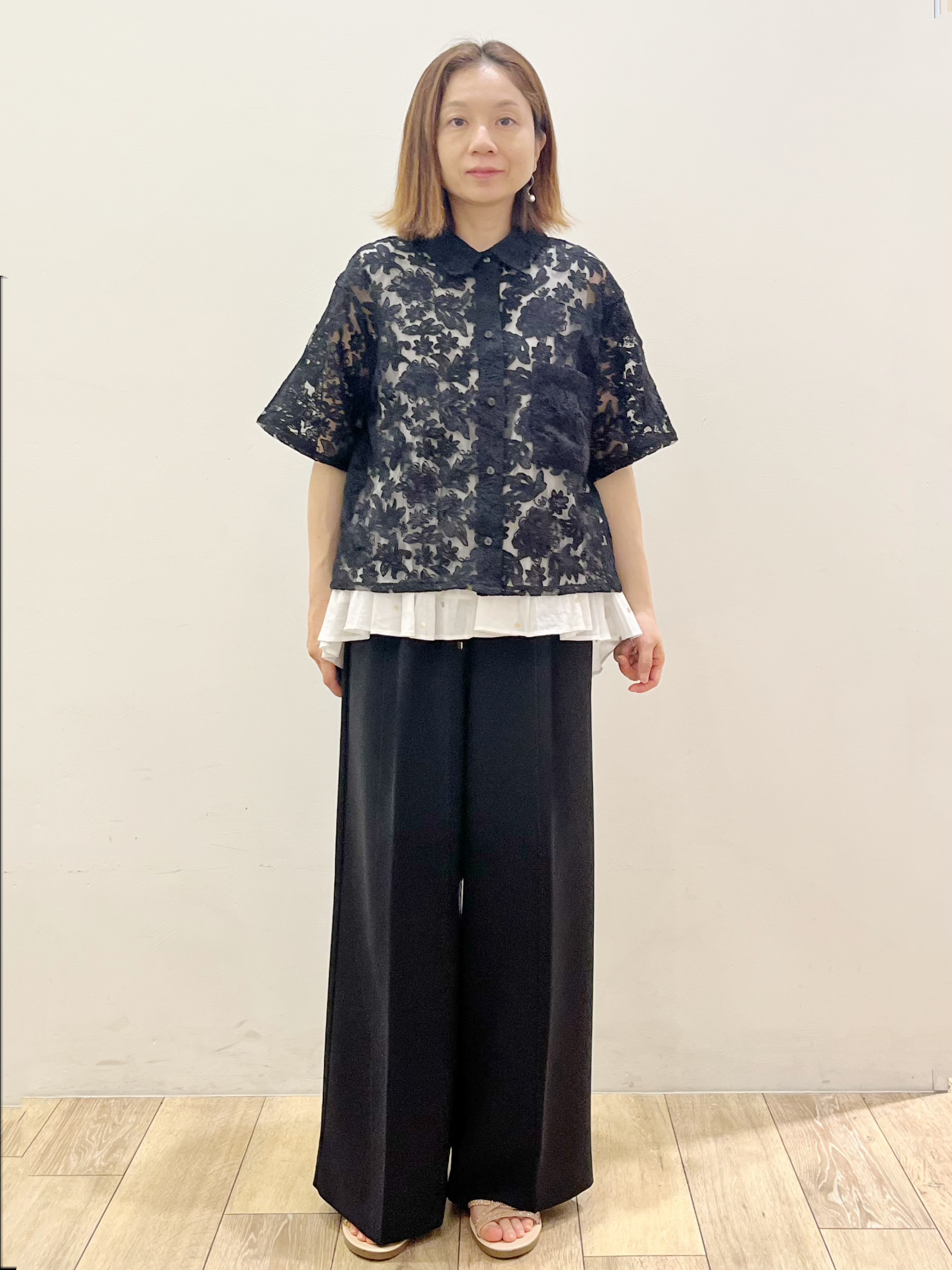 kcさんの「OPAQUE.CLIP｜フラワー刺繍シアーシャツ【洗濯機OK／イージーアイロン】」を使ったコーディネート