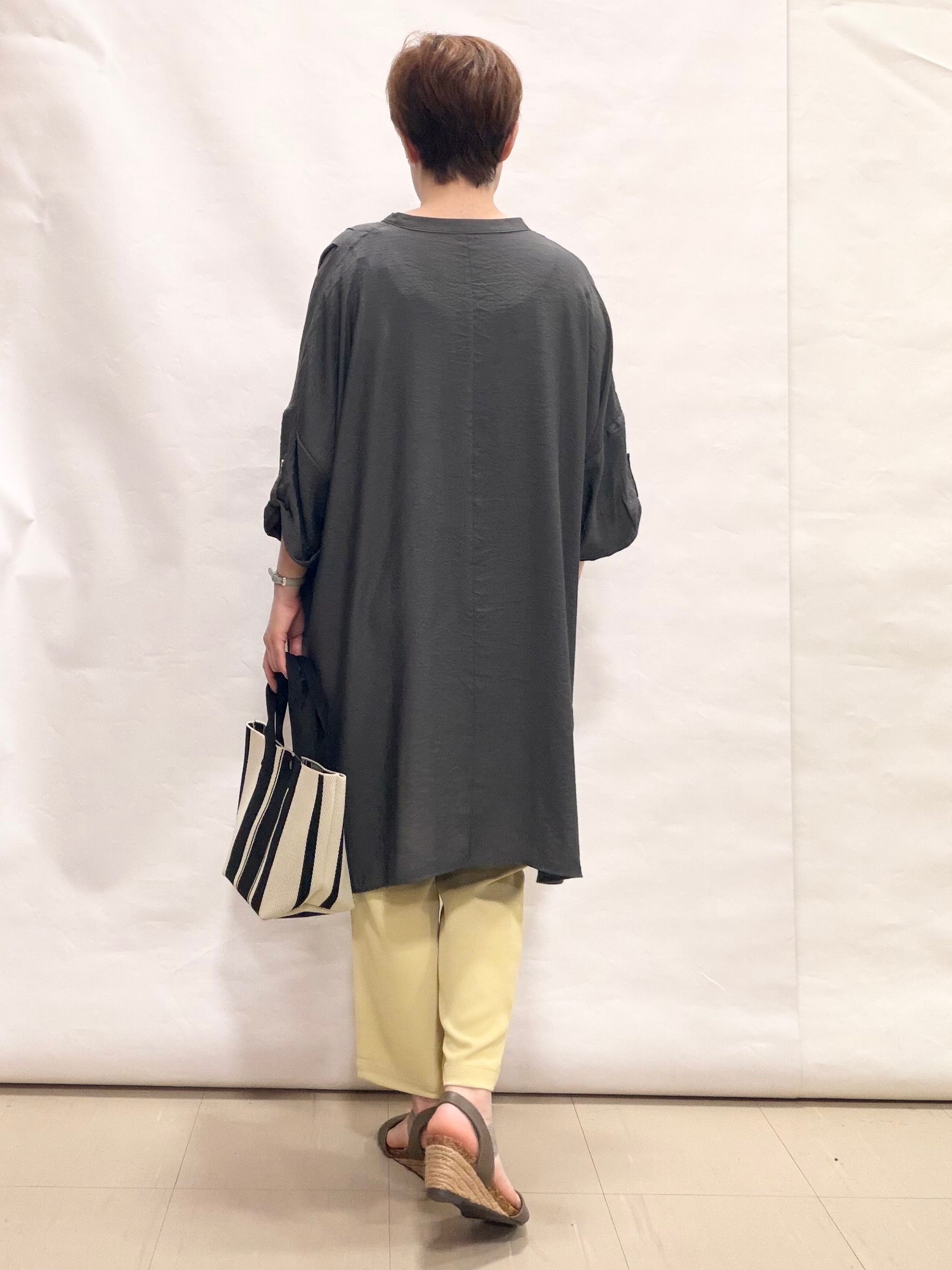 なっちゃんさんの「SHOO･LA･RUE｜【ひんやり/S-LL/洗濯機可】体型カバー叶える 大人のゆるドルマンチュニック」を使ったコーディネート