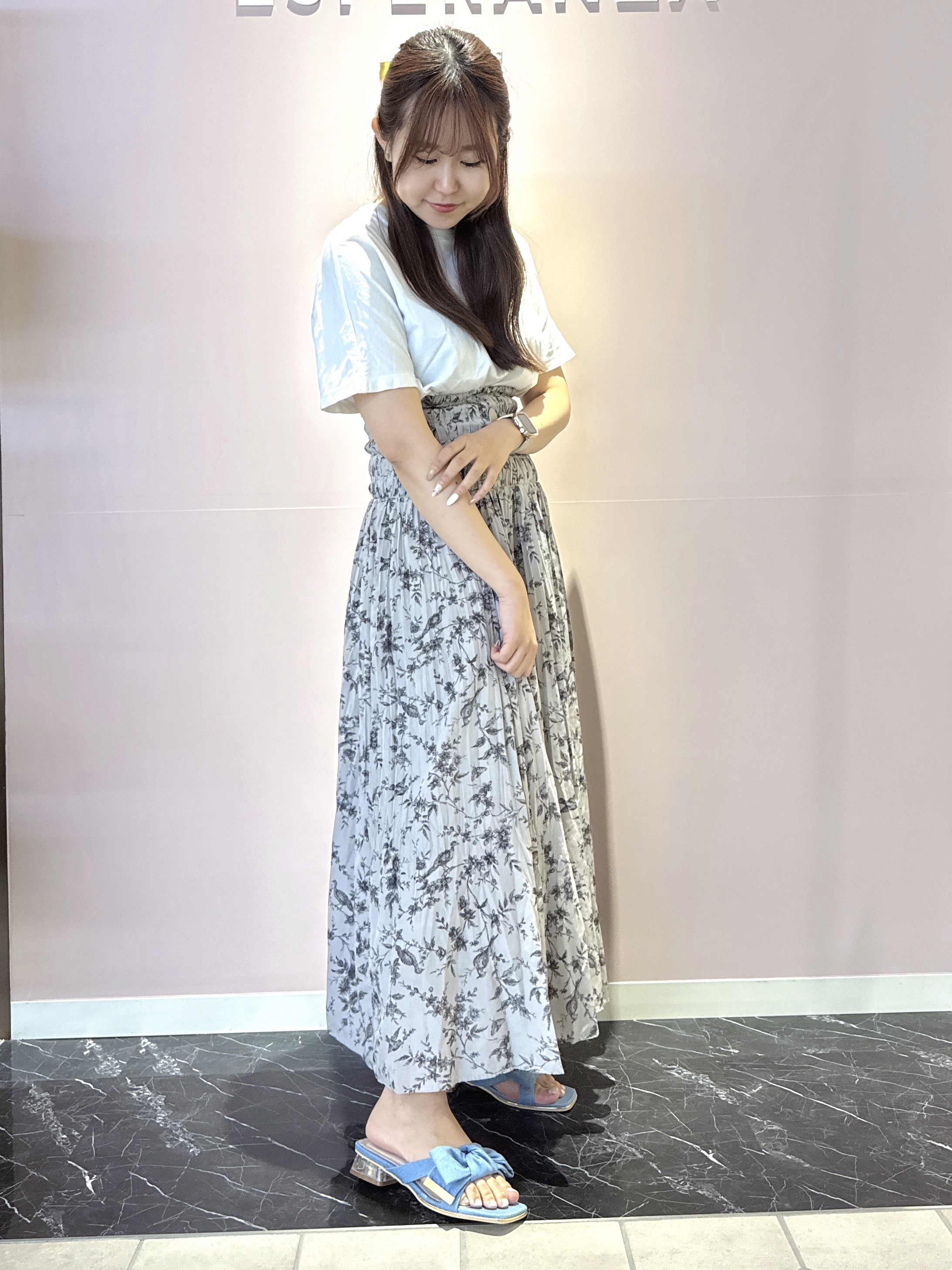 neinaさんの「ESPERANZA｜リボンクリアヒールサンダル」を使ったコーディネート