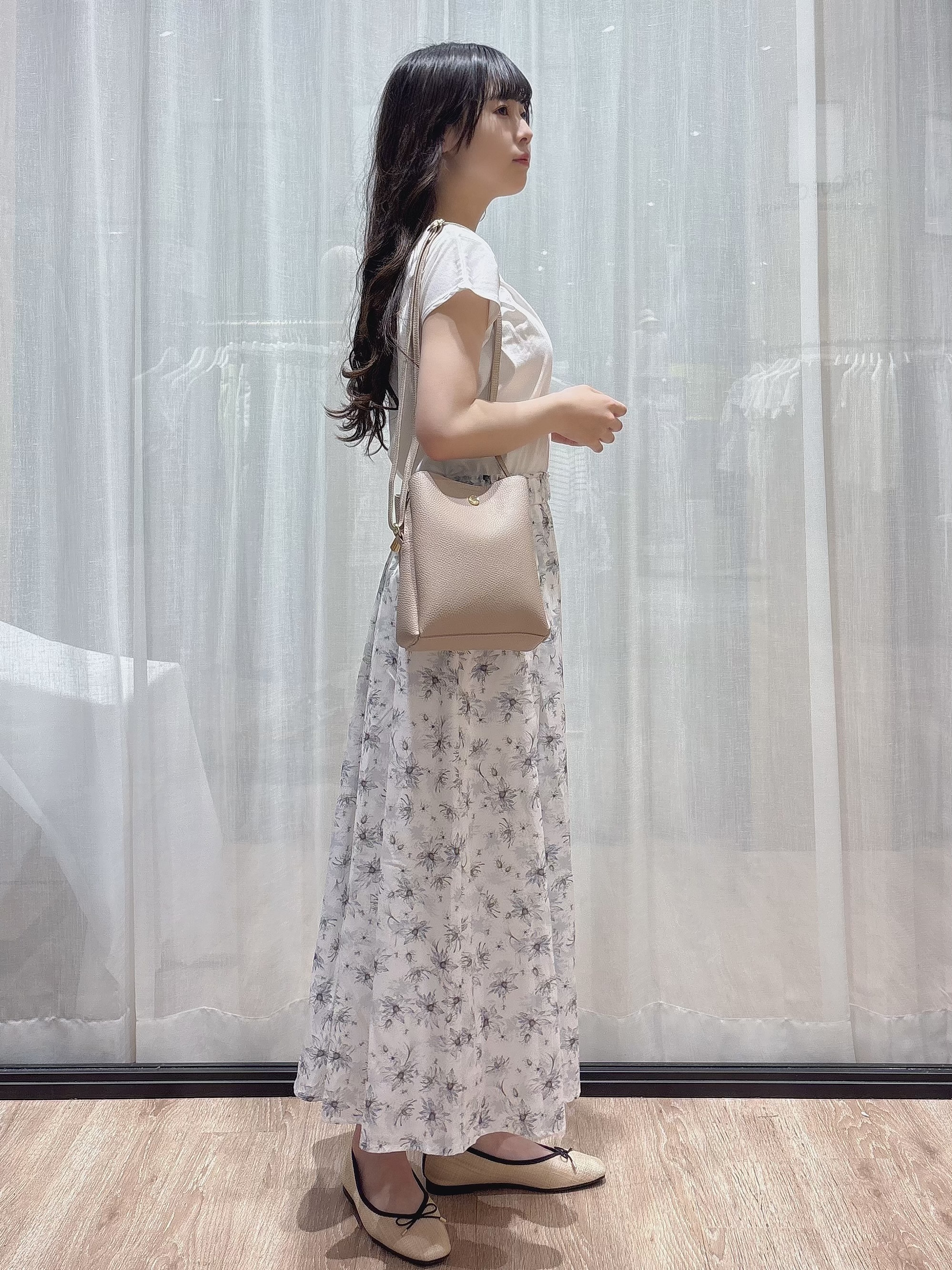 ぞうげさんの「OPAQUE.CLIP｜【接触冷感】ビジューキーネックフレンチトップス《UVケア／洗濯機OK／XS～3L／8col》」を使ったコーディネート