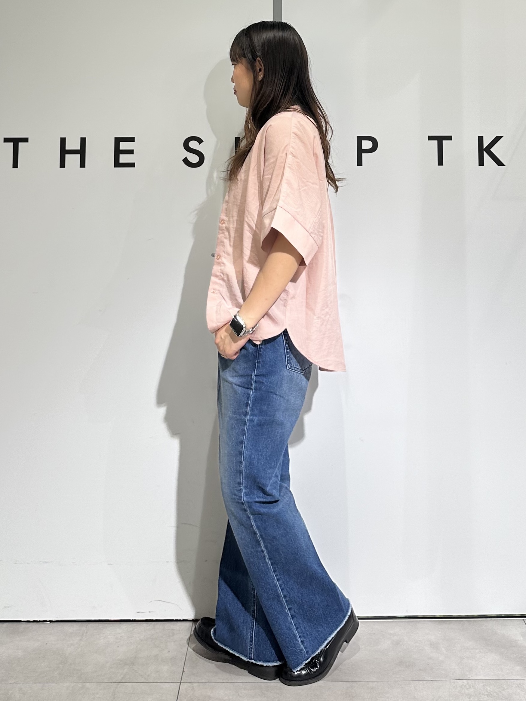 cottonさんの「THE SHOP TK｜【高レビュー/体型カバー】さらっと快適 ドルマン5分袖ブラウス」を使ったコーディネート