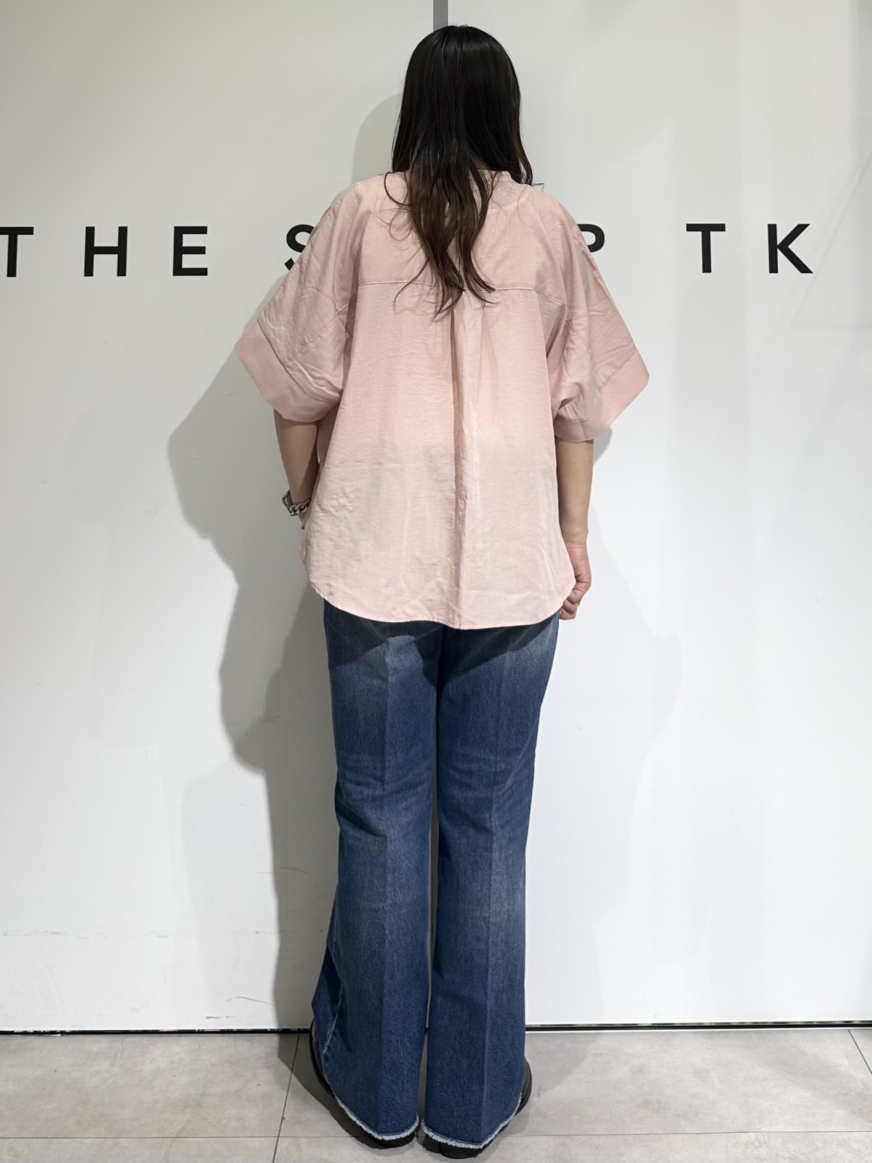 cottonさんの「THE SHOP TK｜【高レビュー/体型カバー】さらっと快適 ドルマン5分袖ブラウス」を使ったコーディネート