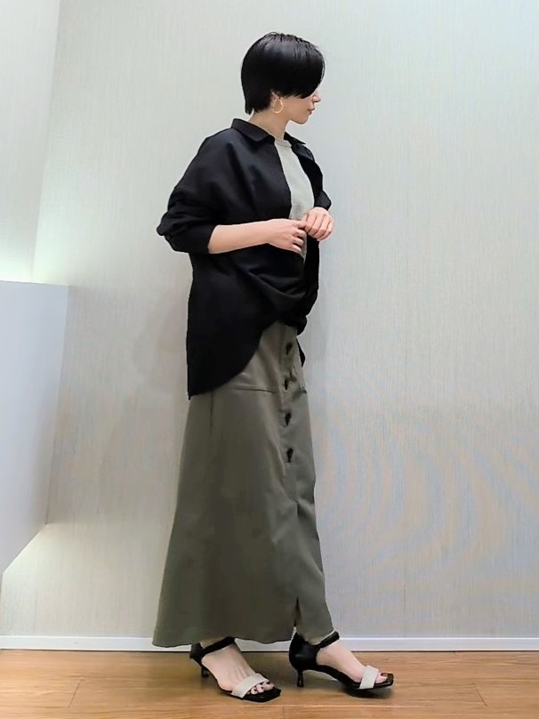 ミズタさんの「UNTITLED｜【2WAY/マシンウォッシャブル】カシュクールデザインシャツ」を使ったコーディネート
