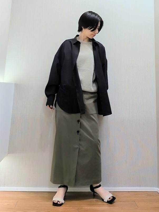 ミズタさんの「UNTITLED｜【2WAY/マシンウォッシャブル】カシュクールデザインシャツ」を使ったコーディネート