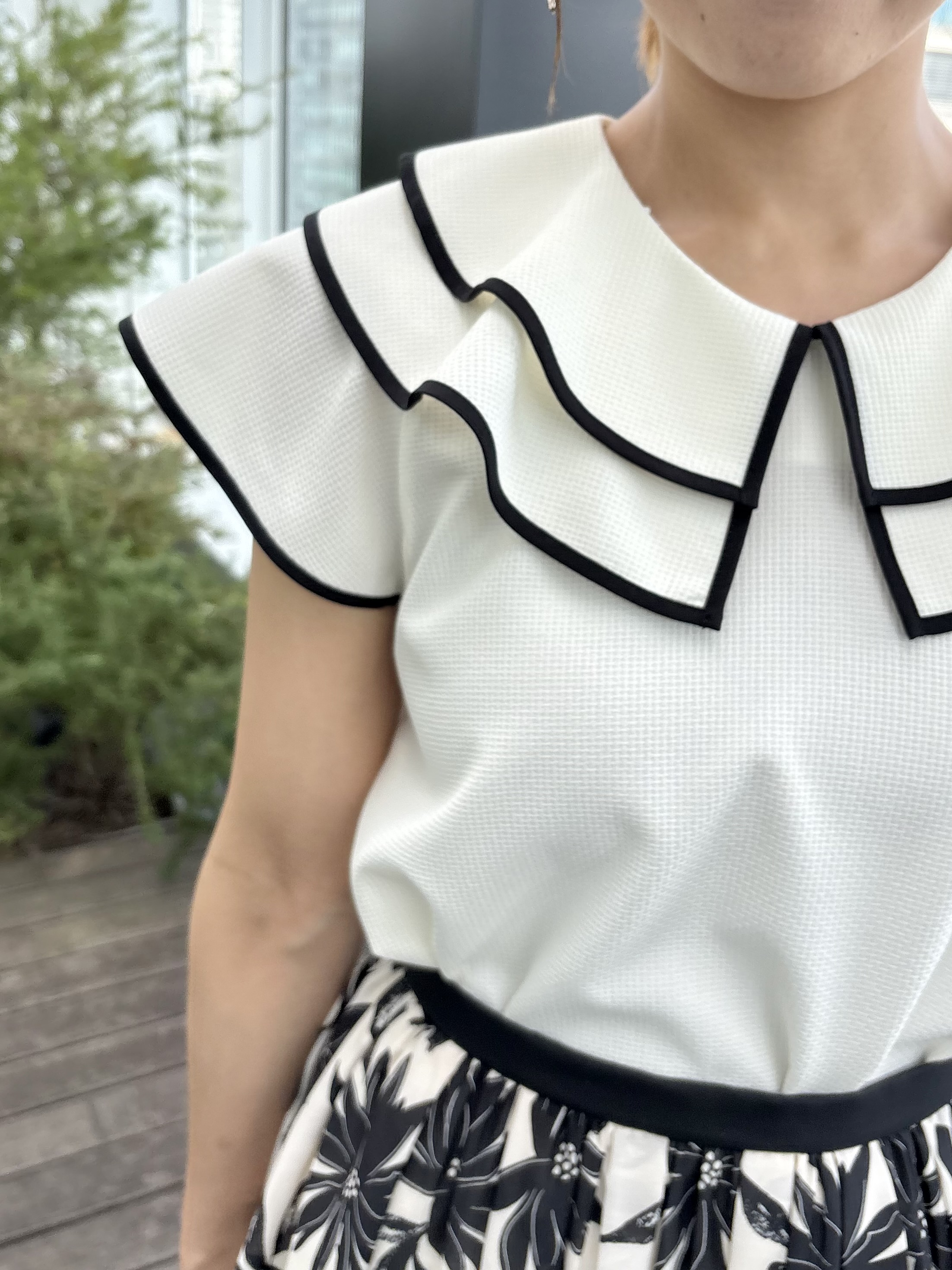 みぃさんの「Couture brooch｜【洗濯機可】マリンカラー ブラウス」を使ったコーディネート