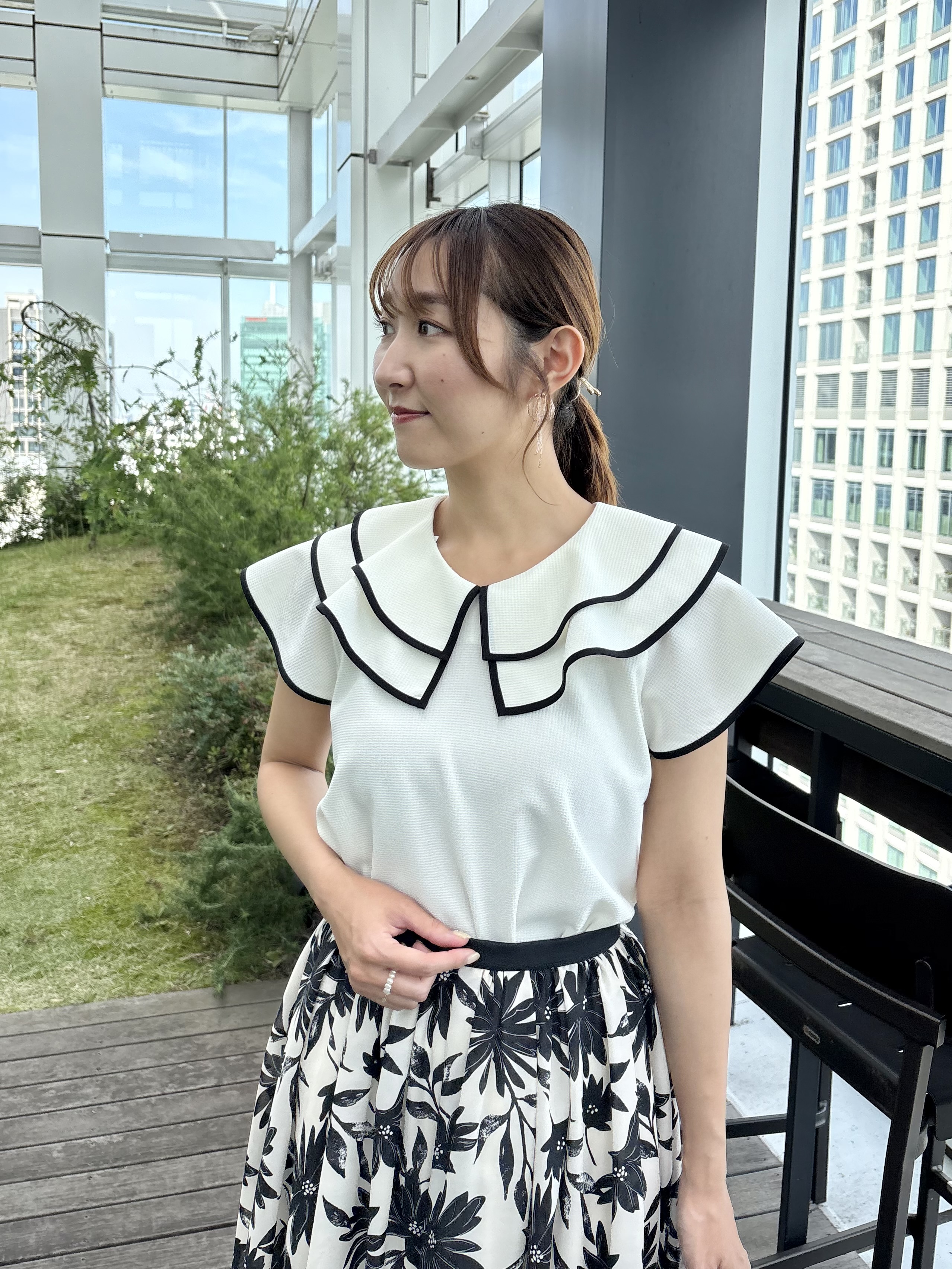 みぃさんの「Couture brooch｜【洗濯機可】マリンカラー ブラウス」を使ったコーディネート