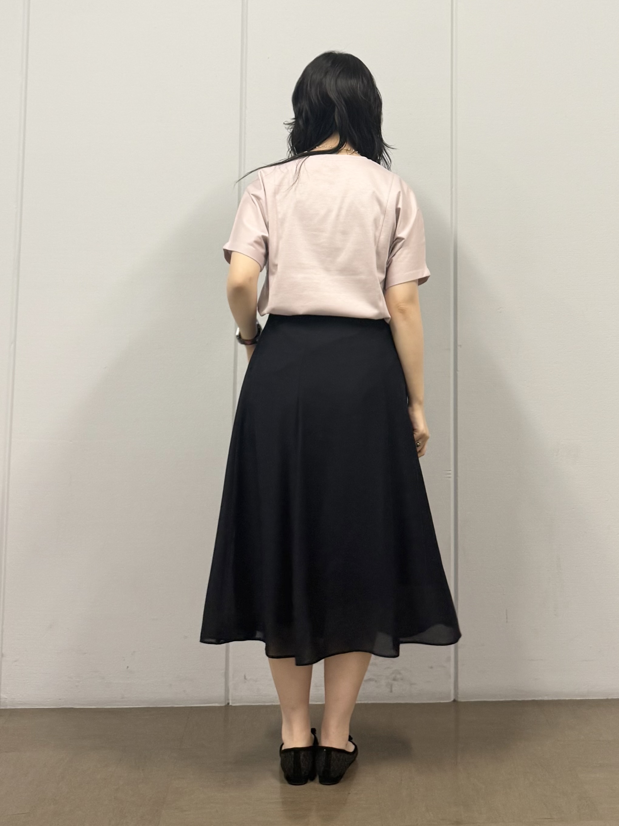 mizukiさんの「INDIVI｜【接触冷感／洗える／2WAY】ドロスト付 シアーシャンブレーシャツ」を使ったコーディネート