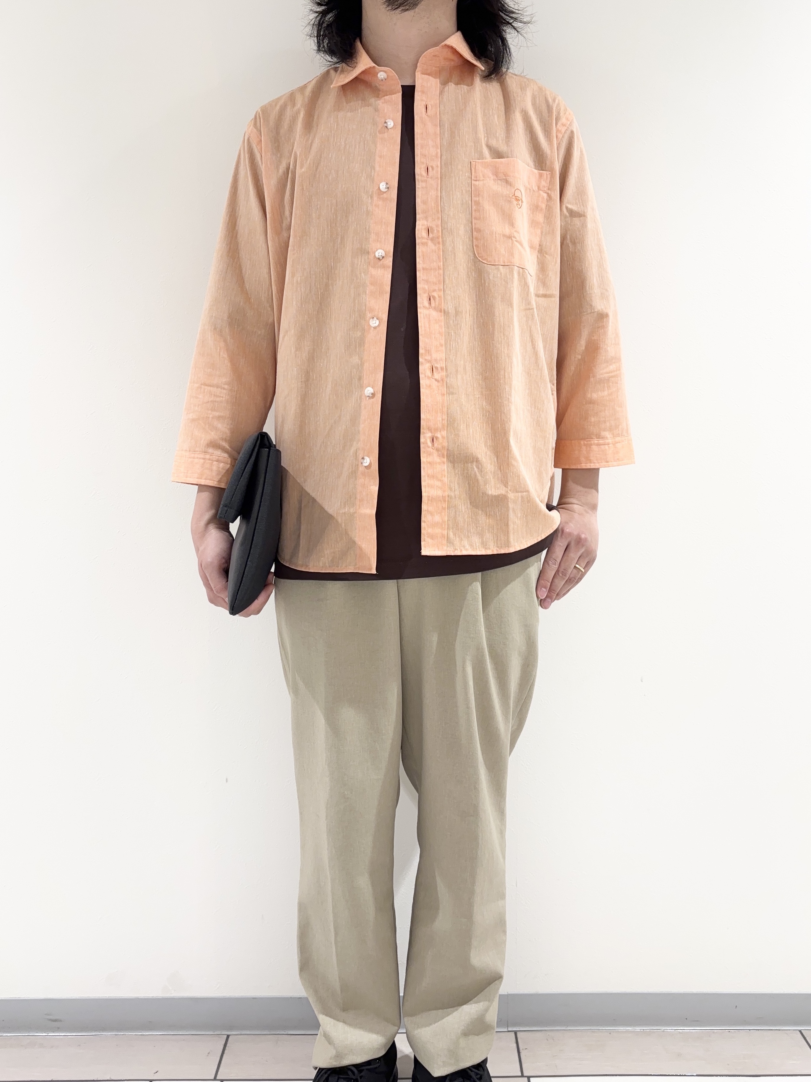及川さんの「TAKEO KIKUCHI｜【接触冷感】ハイブリッド リネン 七分袖シャツ」を使ったコーディネート