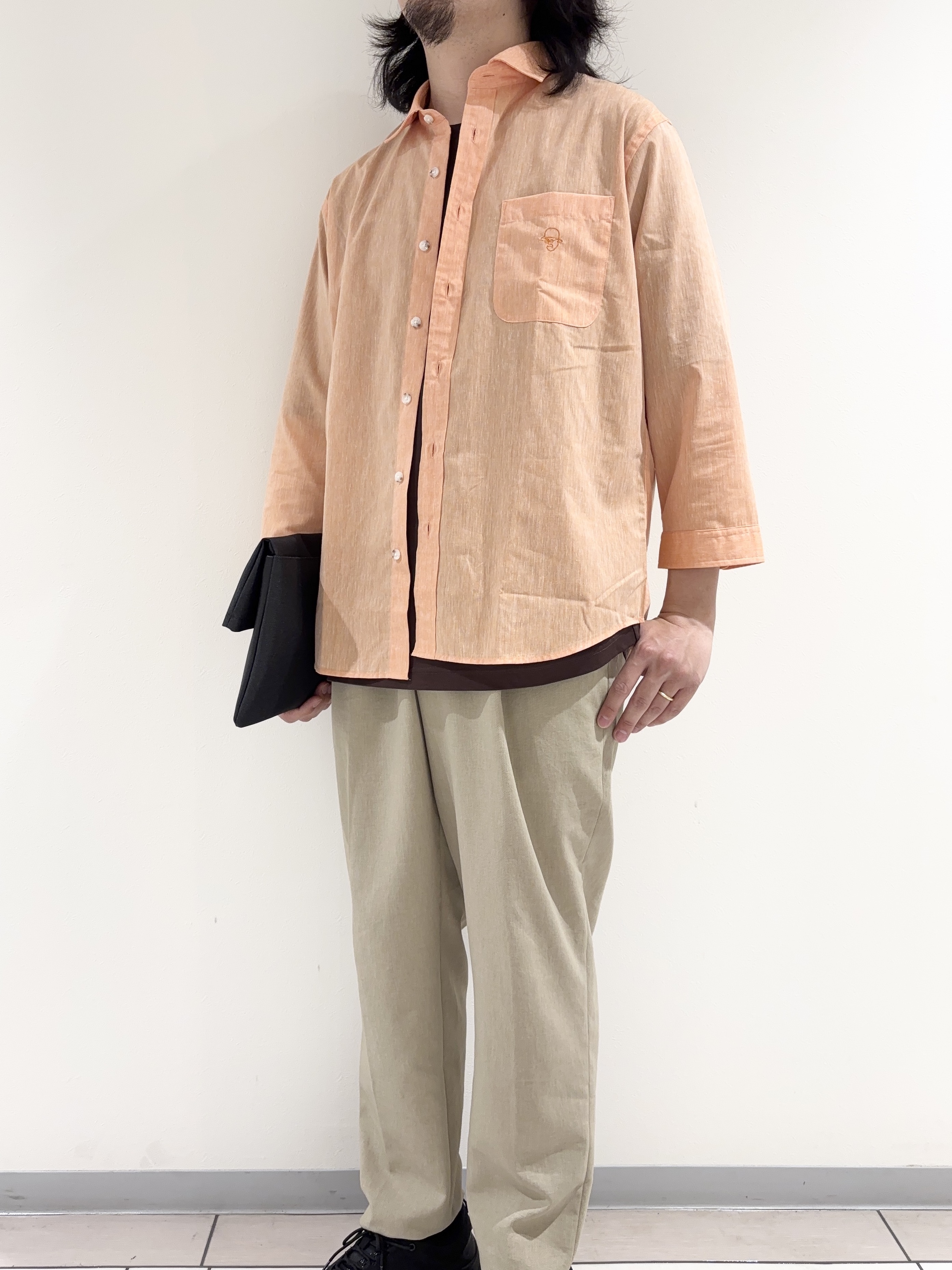 及川さんの「TAKEO KIKUCHI｜【接触冷感】ハイブリッド リネン 七分袖シャツ」を使ったコーディネート