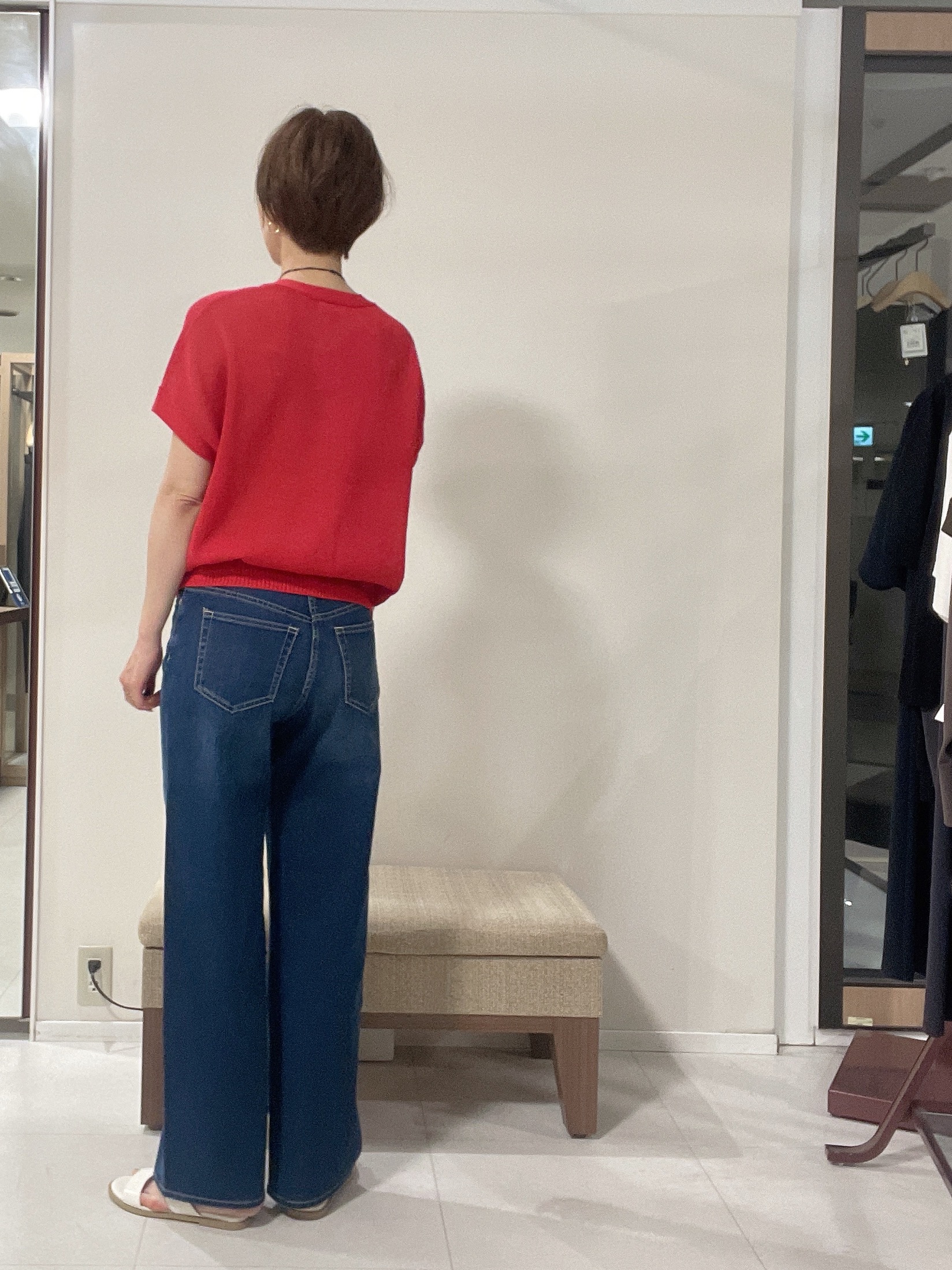 IWAMOさんの「UNTITLED｜【洗える/清涼感】ドライタッチスリーブレスカーディガン」を使ったコーディネート