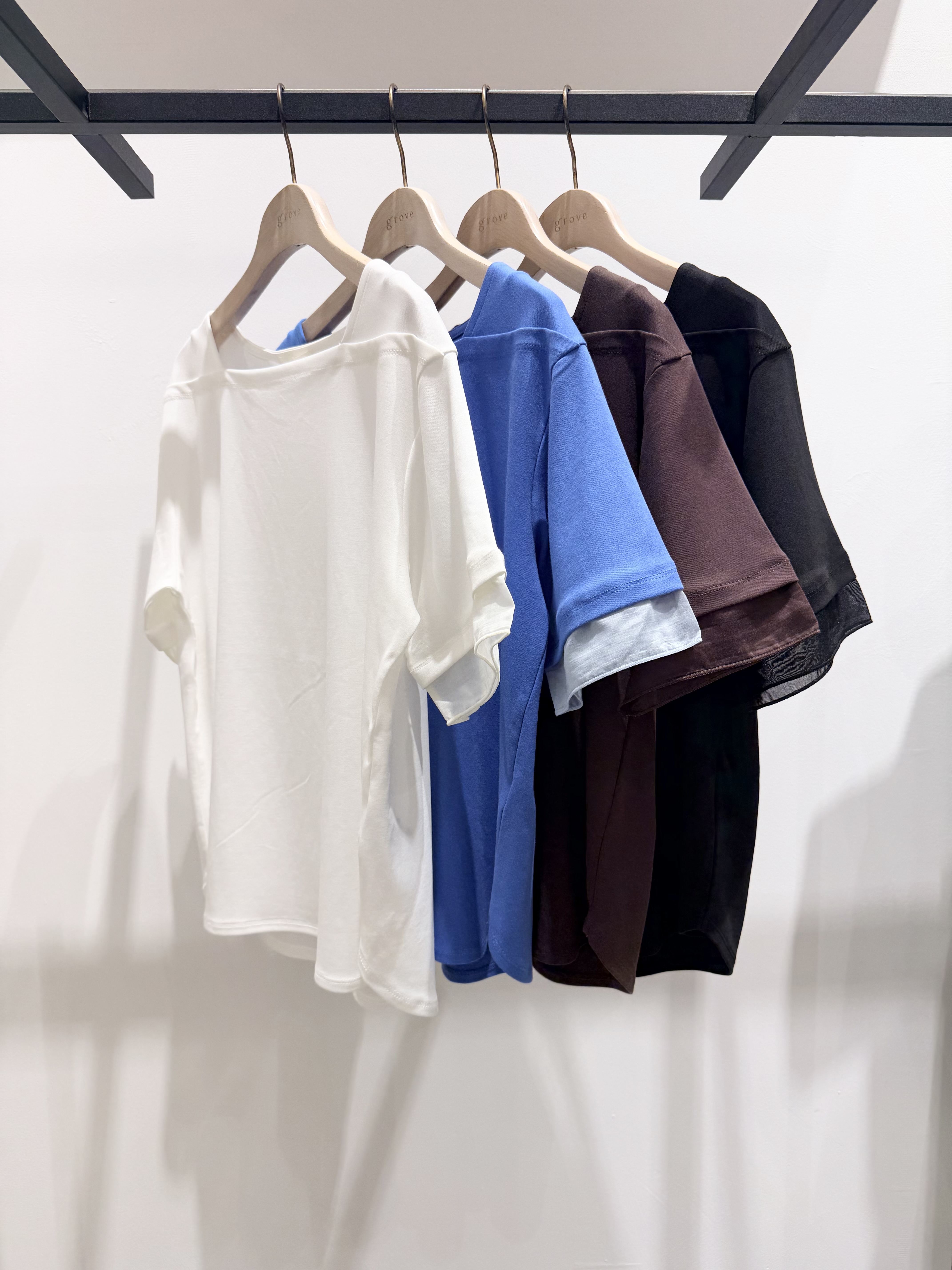 Kさんの「grove｜【二の腕カバー/UVカット・ひんやり】袖口シアースクエアネックTシャツ」を使ったコーディネート