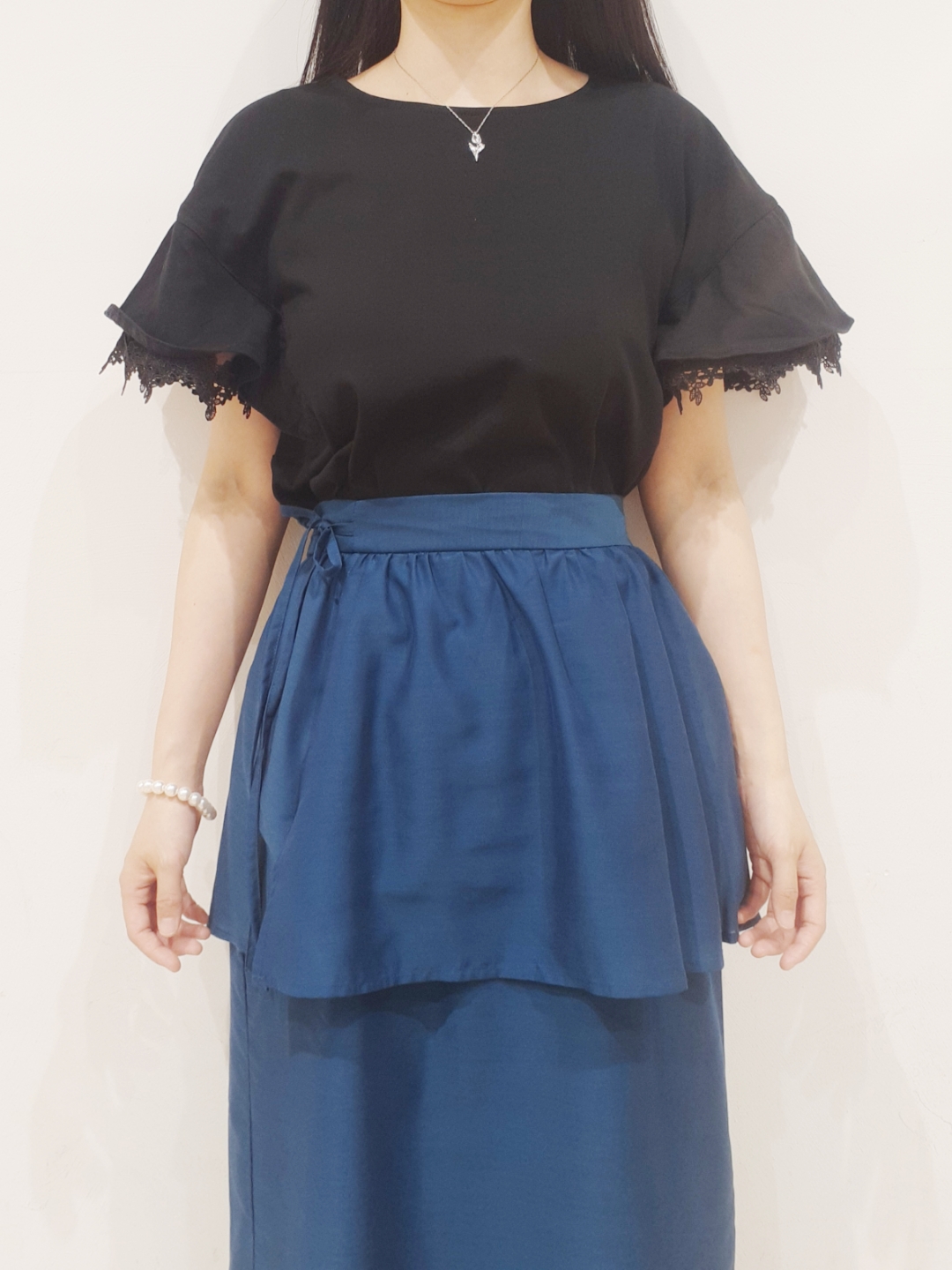 にこさんの「grove｜【二の腕カバー、UV/ひんやり】涼しく華やかに、レースレイヤードスリーブTシャツ」を使ったコーディネート
