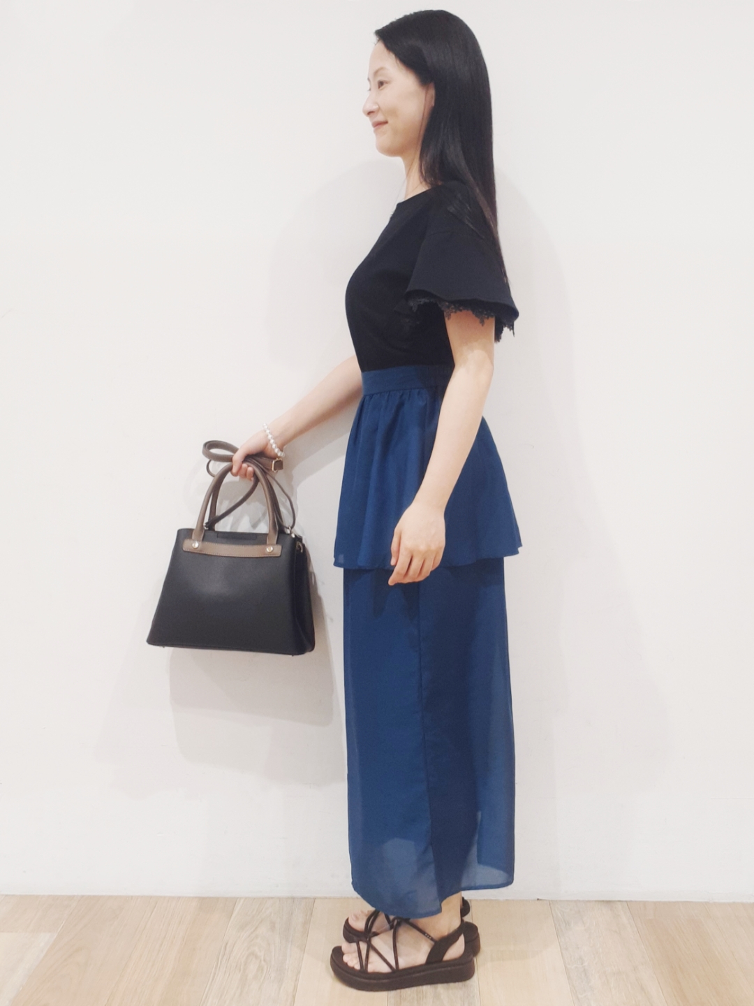 にこさんの「grove｜【二の腕カバー、UV/ひんやり】涼しく華やかに、レースレイヤードスリーブTシャツ」を使ったコーディネート