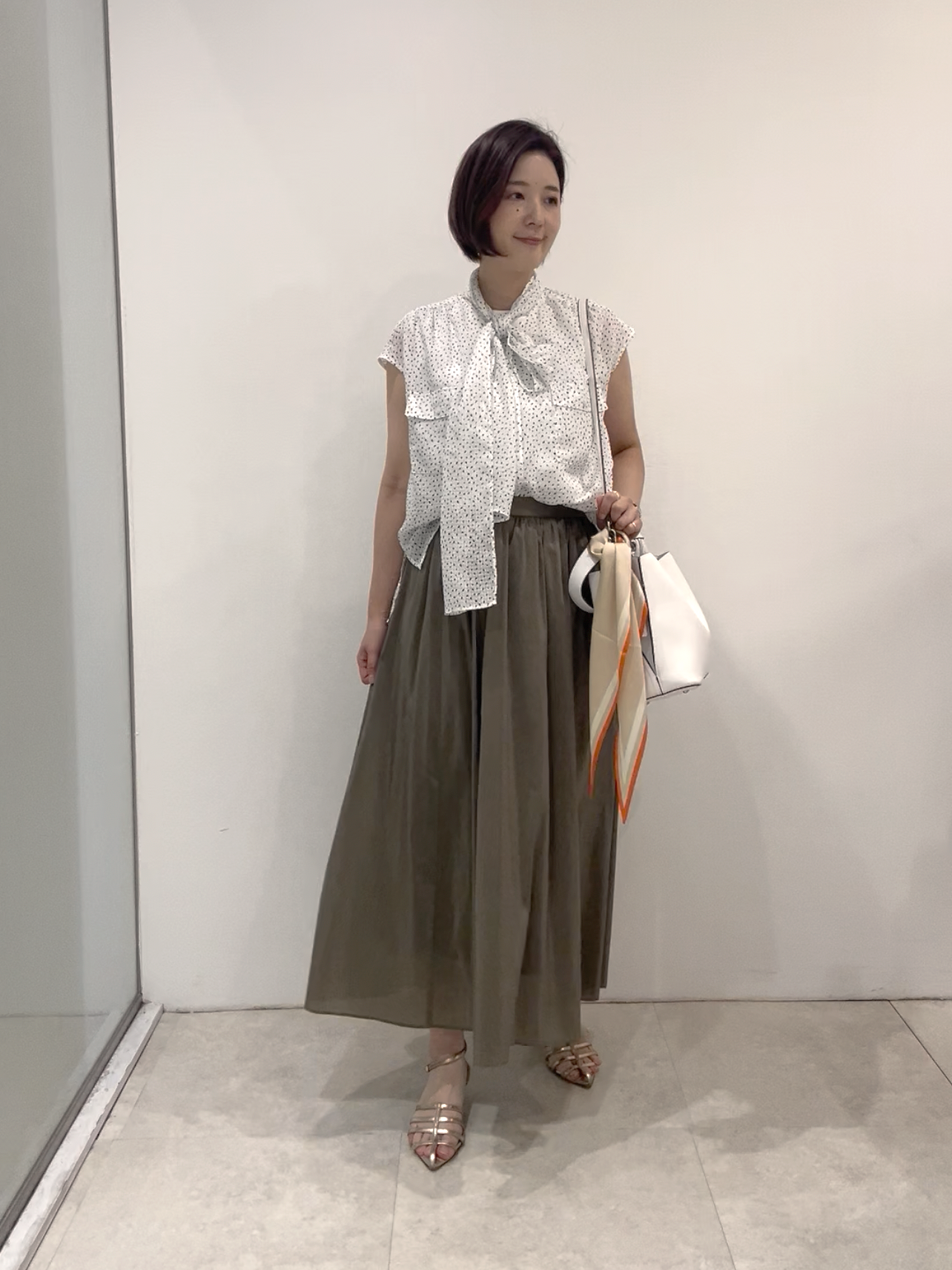 まどかさんの「UNTITLED｜【手洗い可】シアーボウタイブラウス」を使ったコーディネート