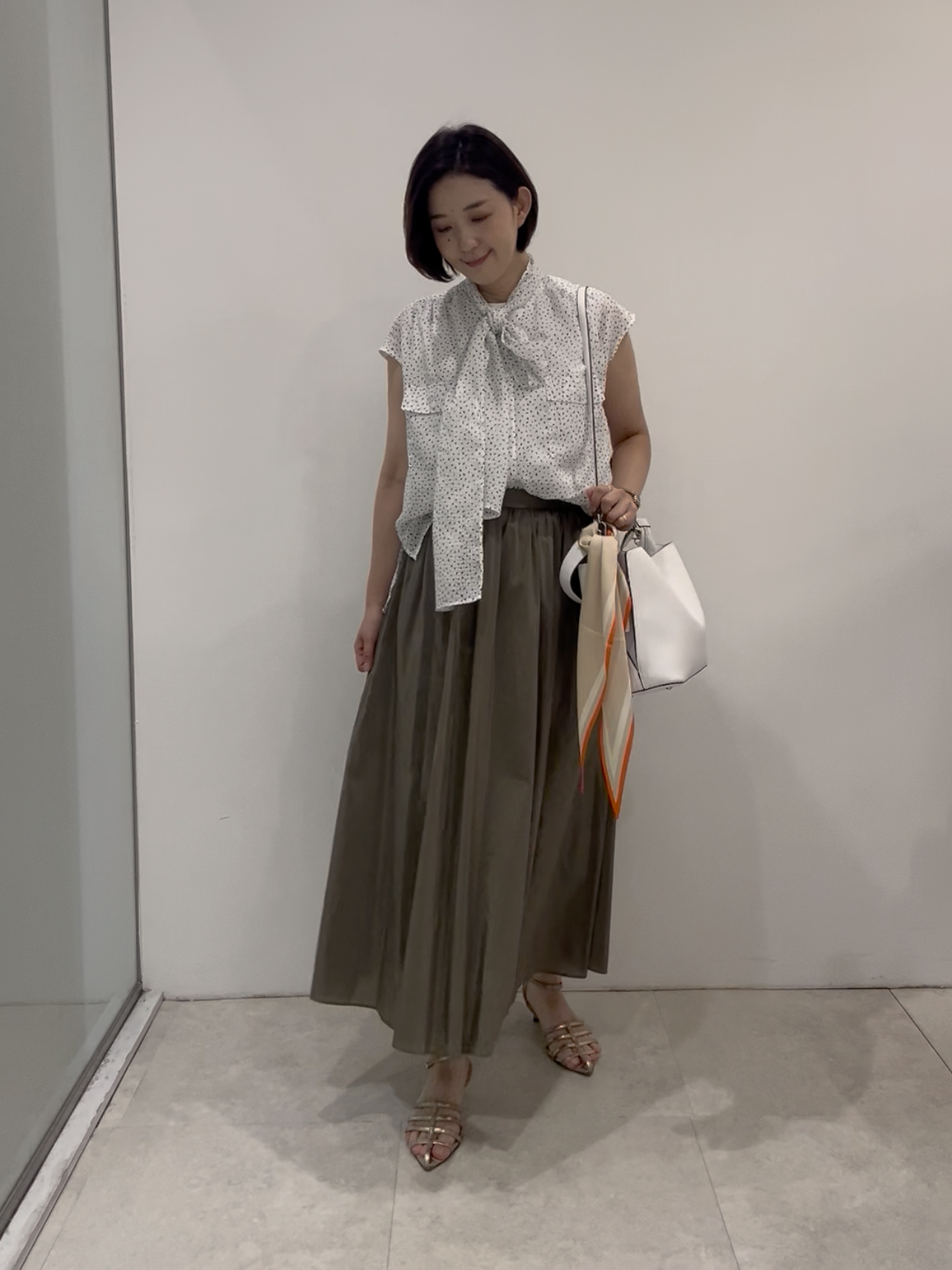 まどかさんの「UNTITLED｜【手洗い可】シアーボウタイブラウス」を使ったコーディネート