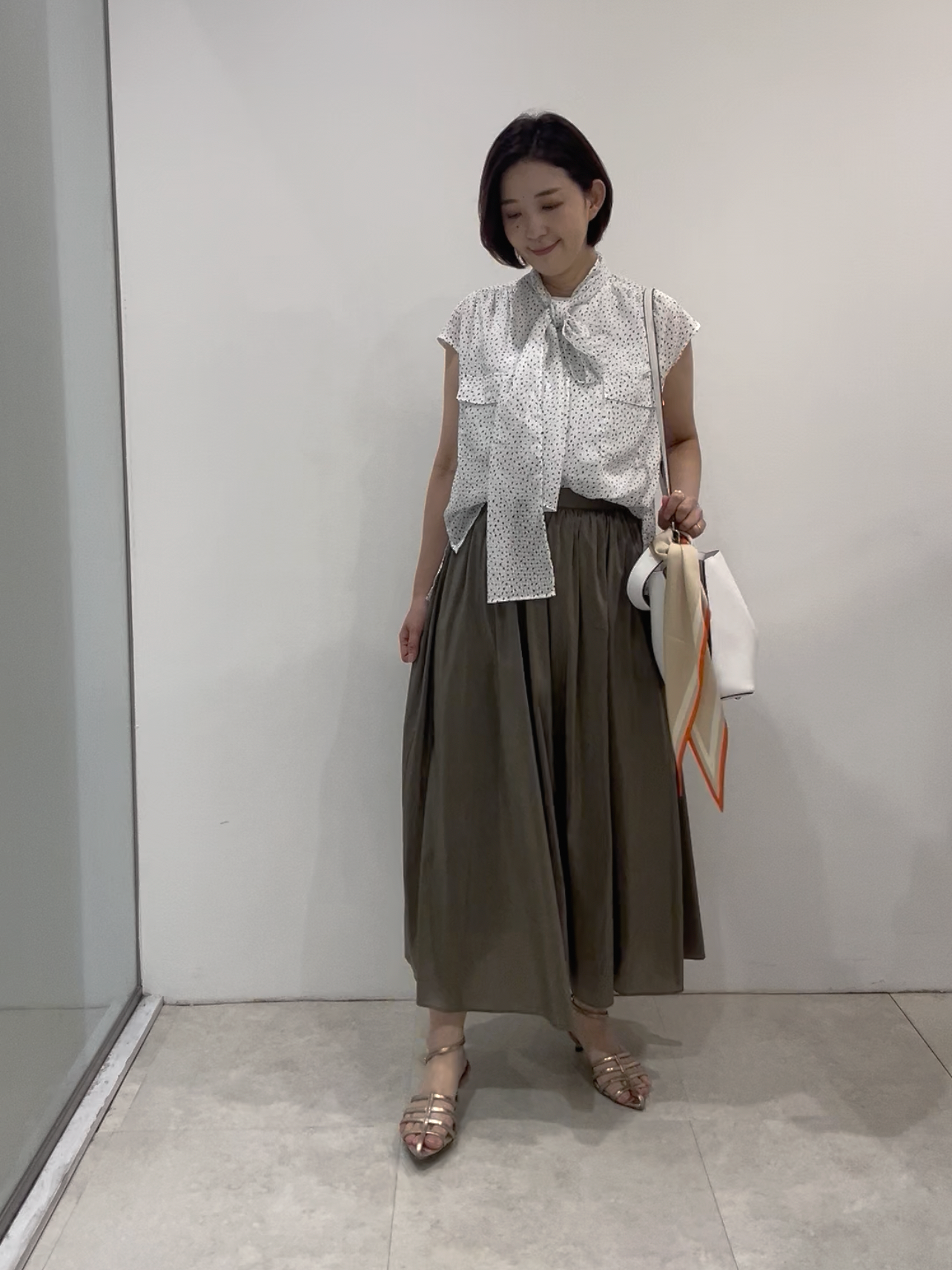 まどかさんの「UNTITLED｜【手洗い可】シアーボウタイブラウス」を使ったコーディネート