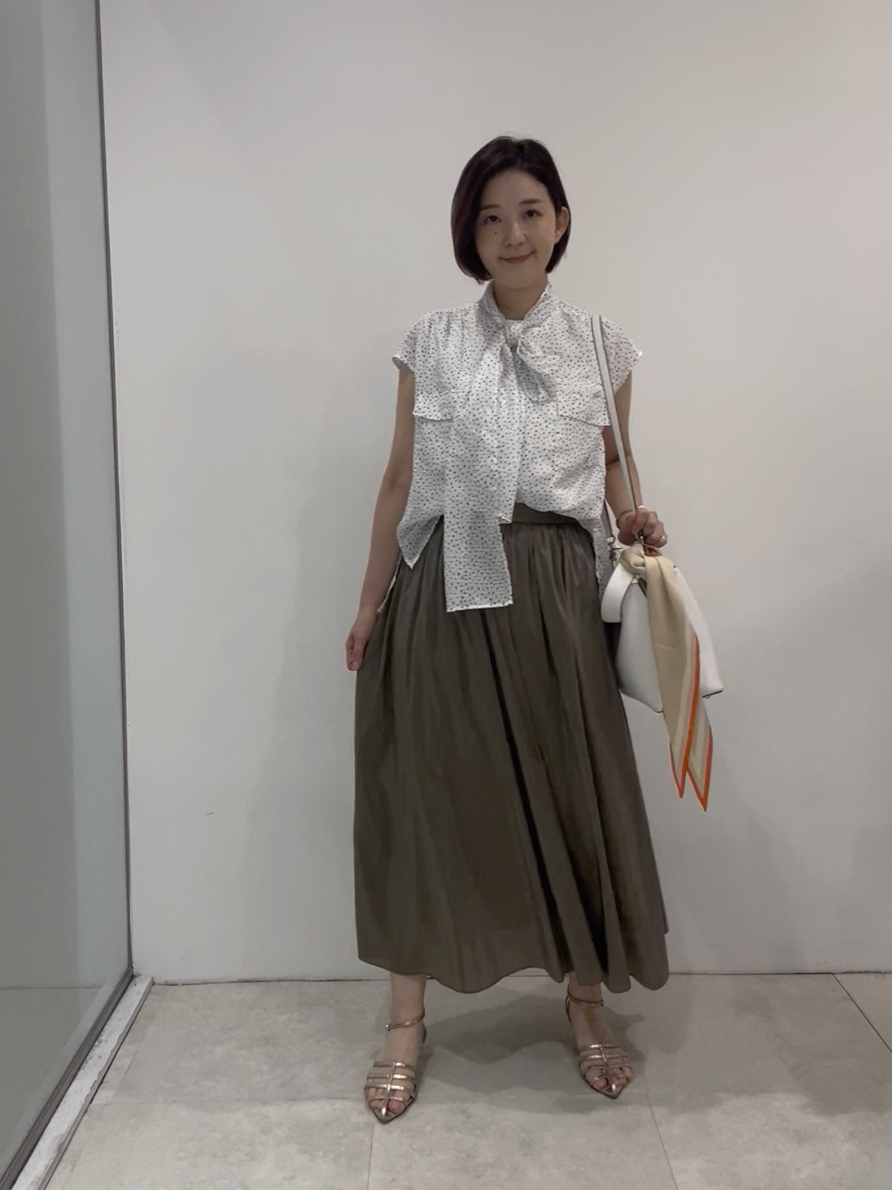 まどかさんの「UNTITLED｜【手洗い可】シアーボウタイブラウス」を使ったコーディネート