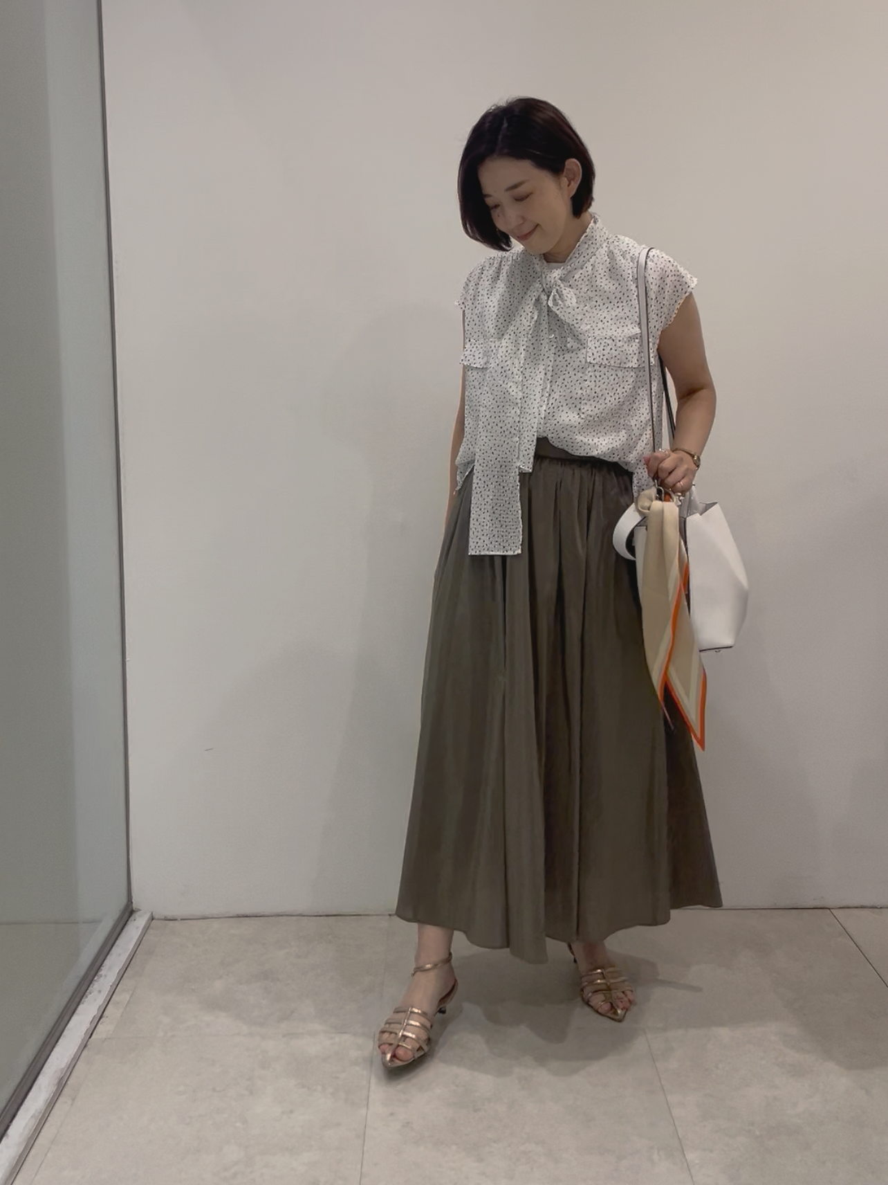 まどかさんの「UNTITLED｜【手洗い可】シアーボウタイブラウス」を使ったコーディネート
