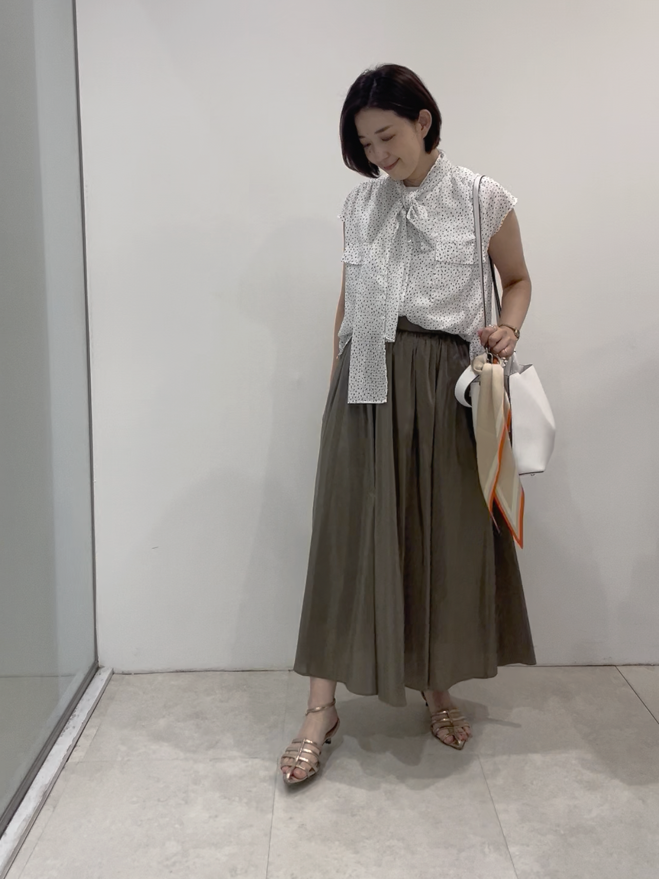 まどかさんの「UNTITLED｜【手洗い可】シアーボウタイブラウス」を使ったコーディネート
